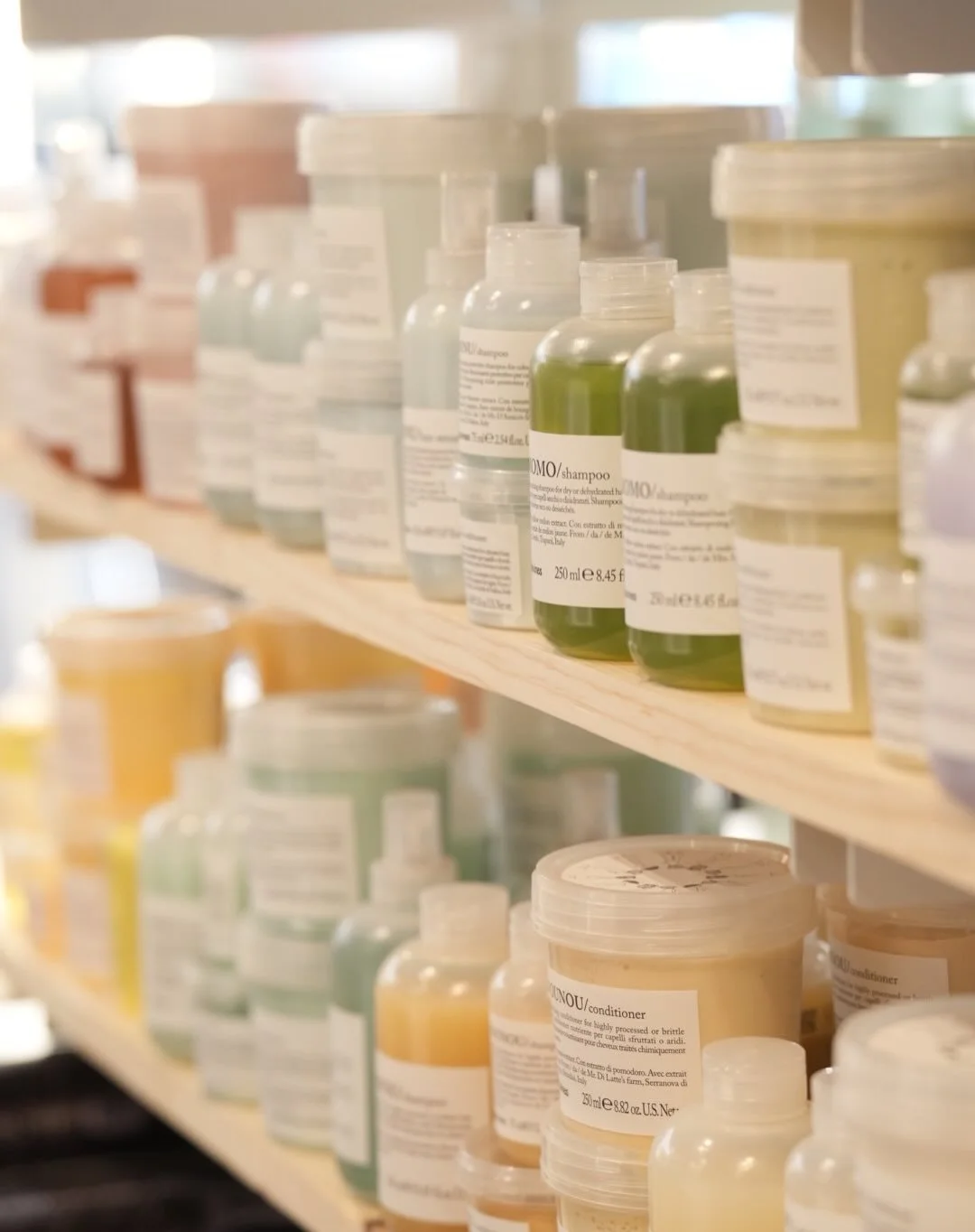 Essential Haircare by @davinesofficial provides a regimen for every hair type. The nine families of Essential Haircare each meet a specific function: nourishment, hydration, volume, shine, protection, elasticity, smoothness and daily care.

Each prod