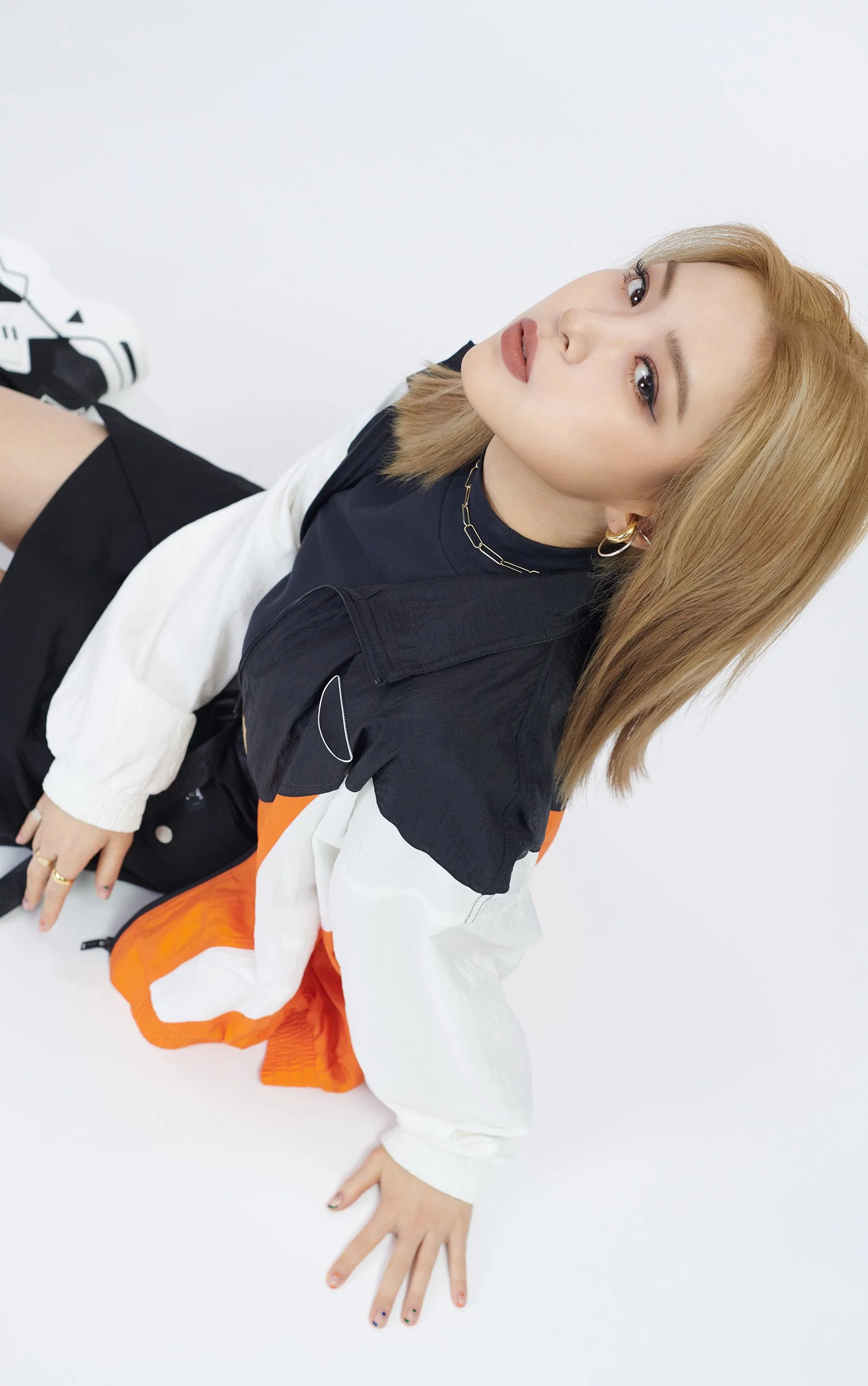 lifestyle2_ryujin_ssfoundation_itzy_northasia_1650x2634.jpg