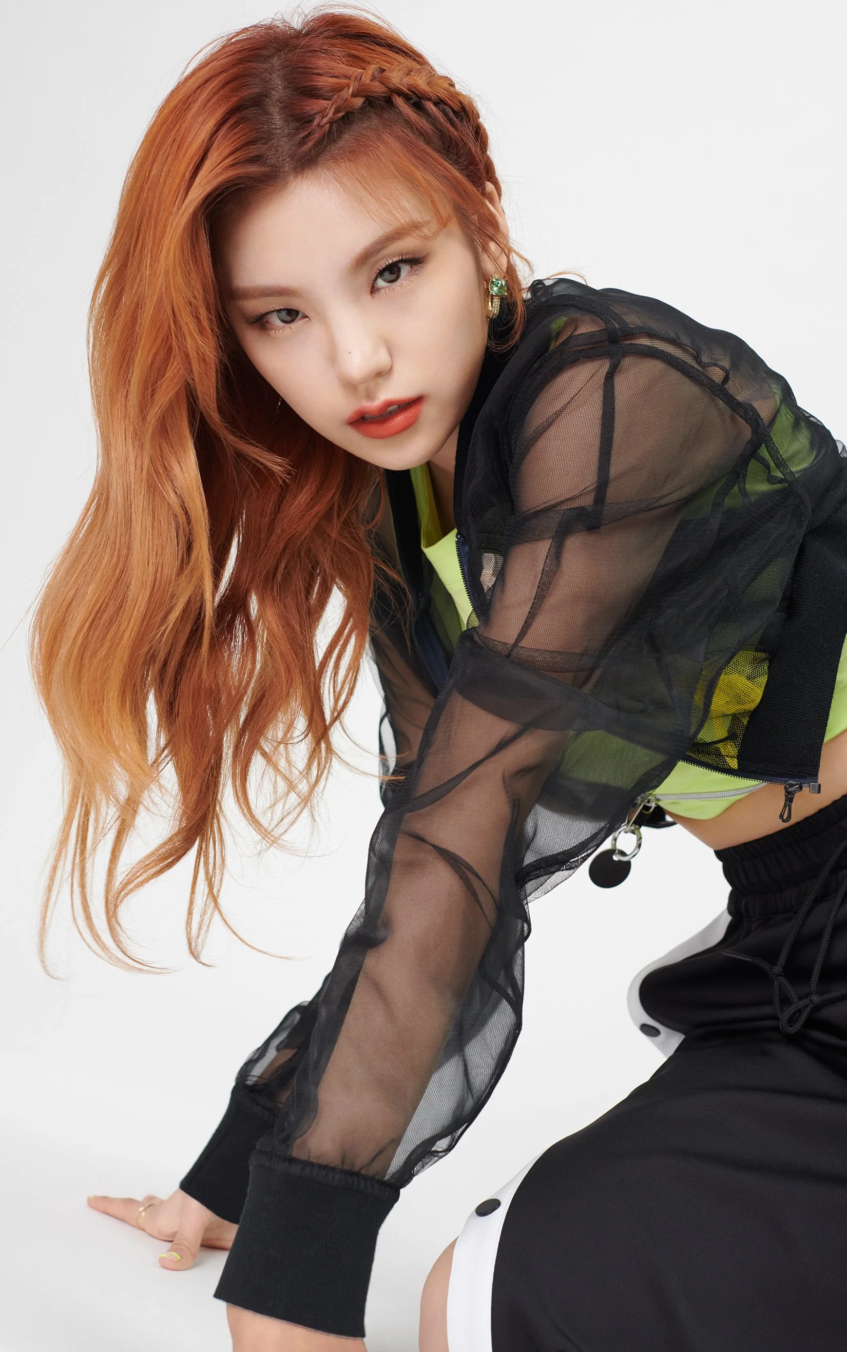 lifestyle3_yeji_ssfoundation_itzy_northasia_1650x2634.jpg