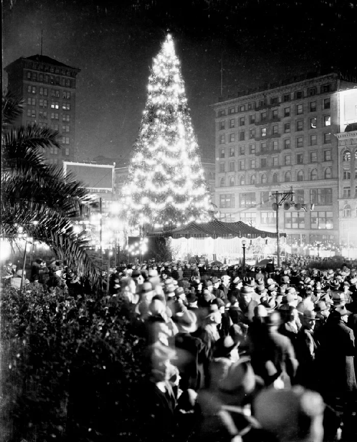 Christmas tree in Union Square, San Francisco, December 1929.* Marilyn Blaisdell Collection. Source: OpenSFHistory/wnp37.01765.jpg