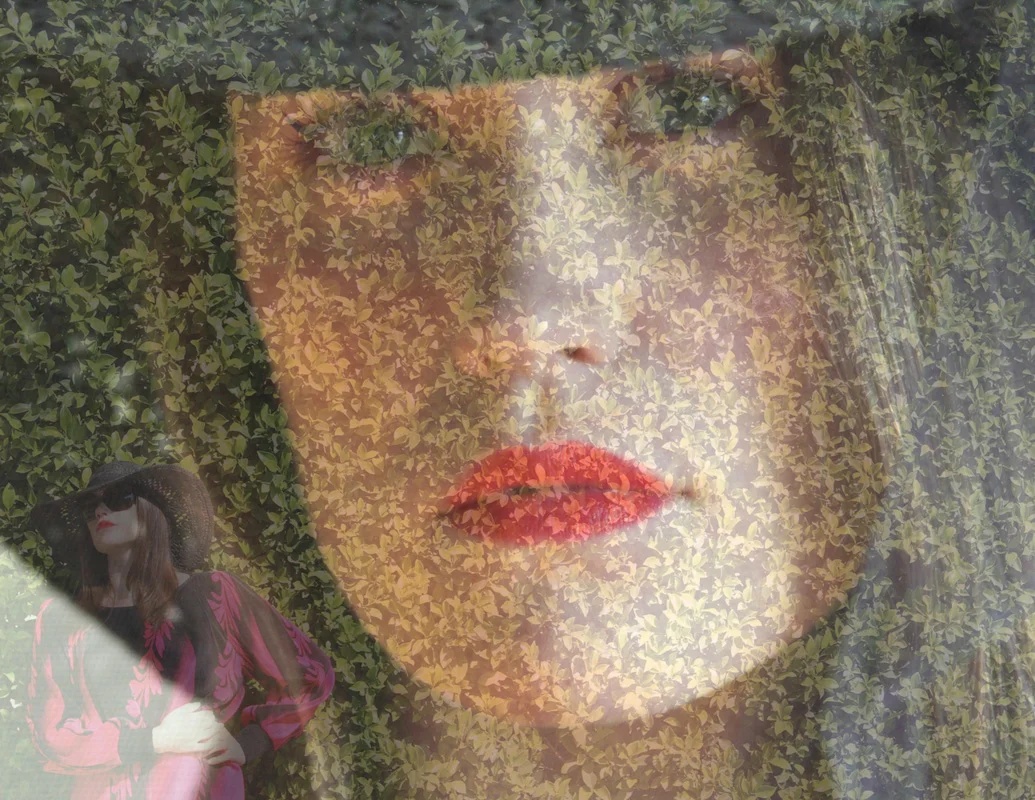 Scarlett Redmond as The Dead Soldier's Wife