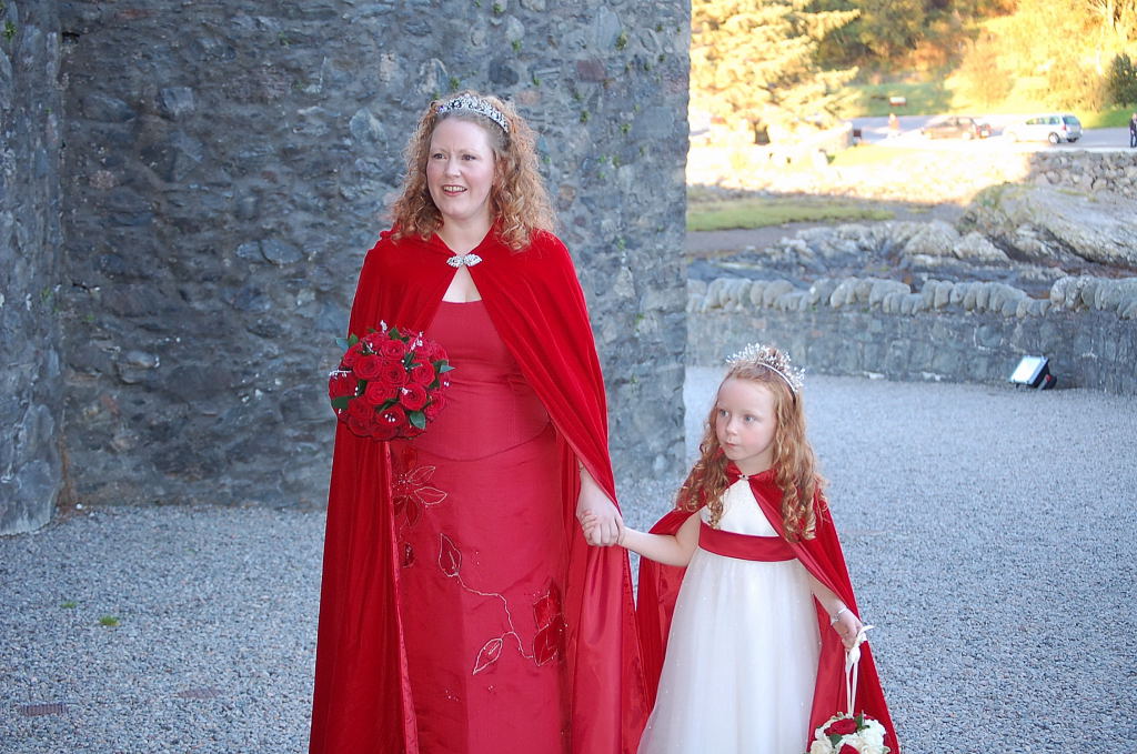 Girls arriving 20059.JPG