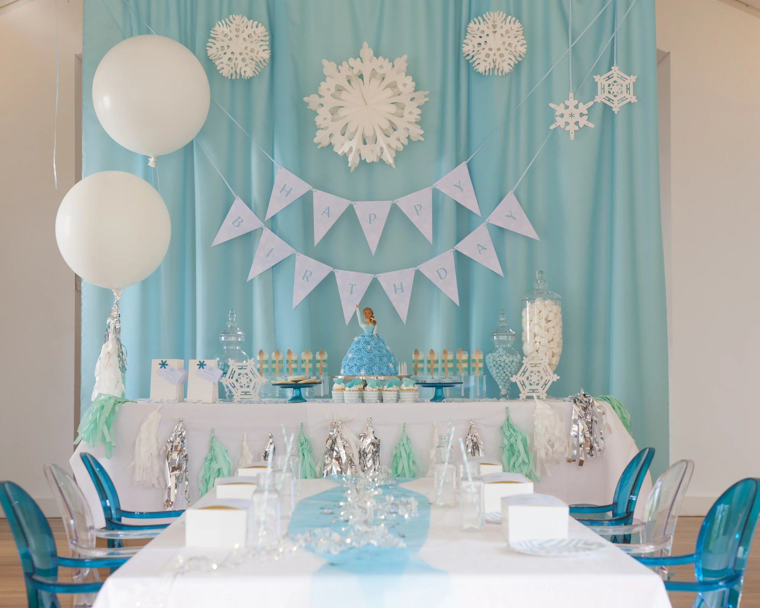frozenlovejk-7003726.jpg