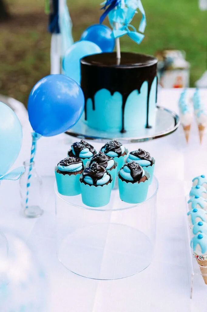 Set of 6 Round Acrylic Risers Hire