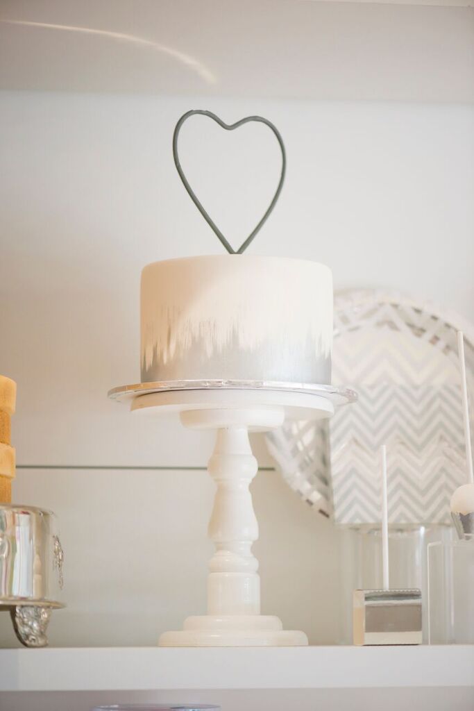 Leo & Bella Small White Wooden Stand.jpg