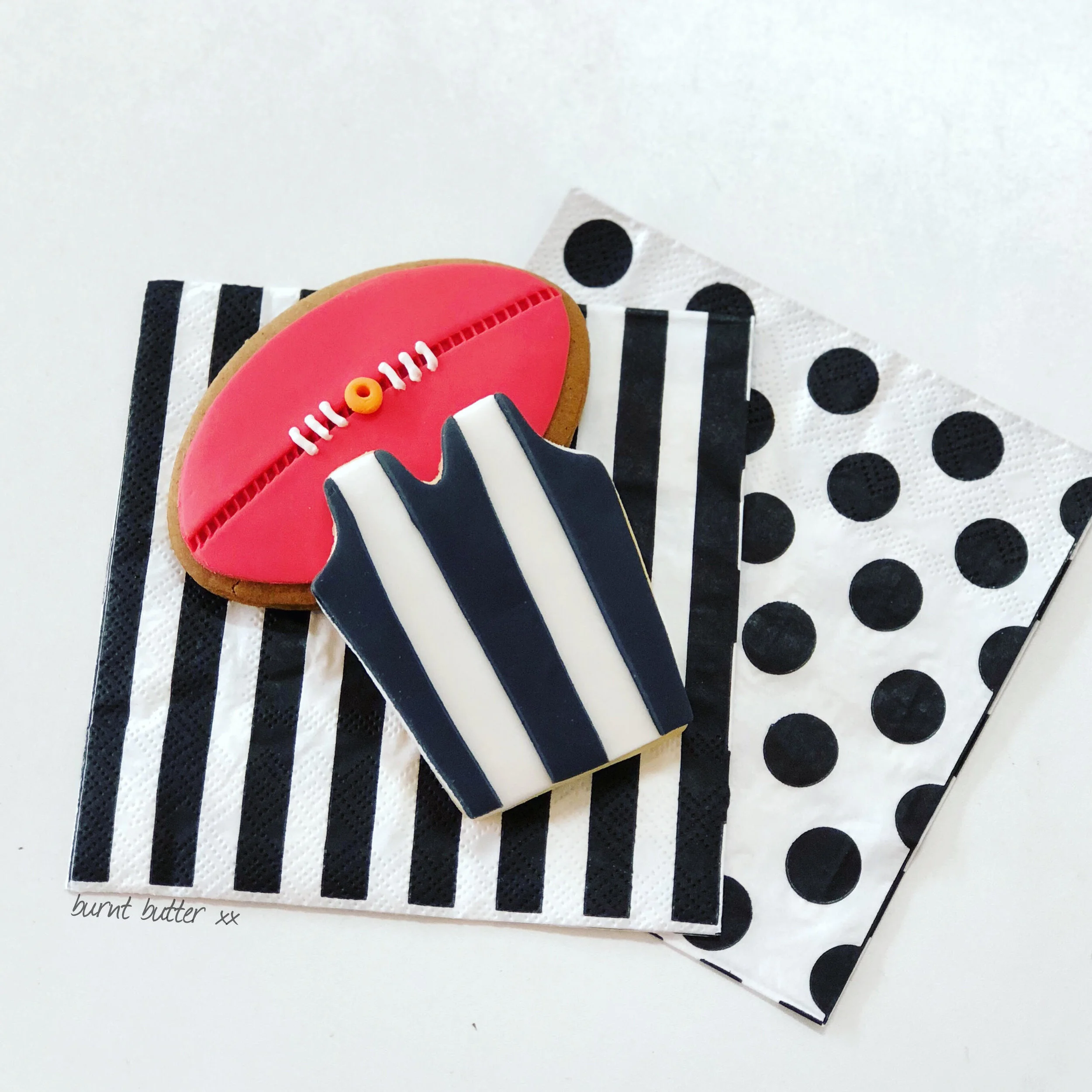 Collingwood Jumper Cookie.jpg