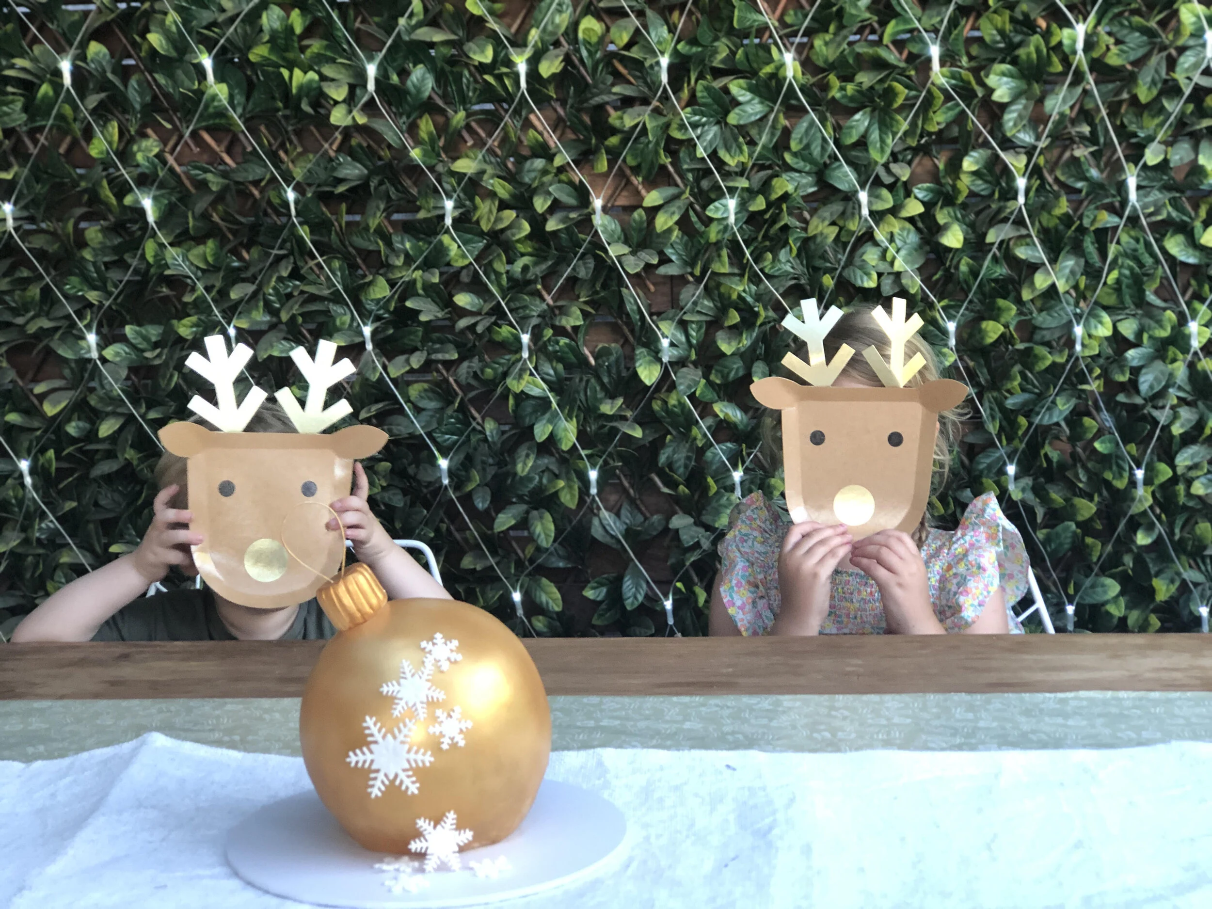 Christmas Bauble Cake 2.jpg