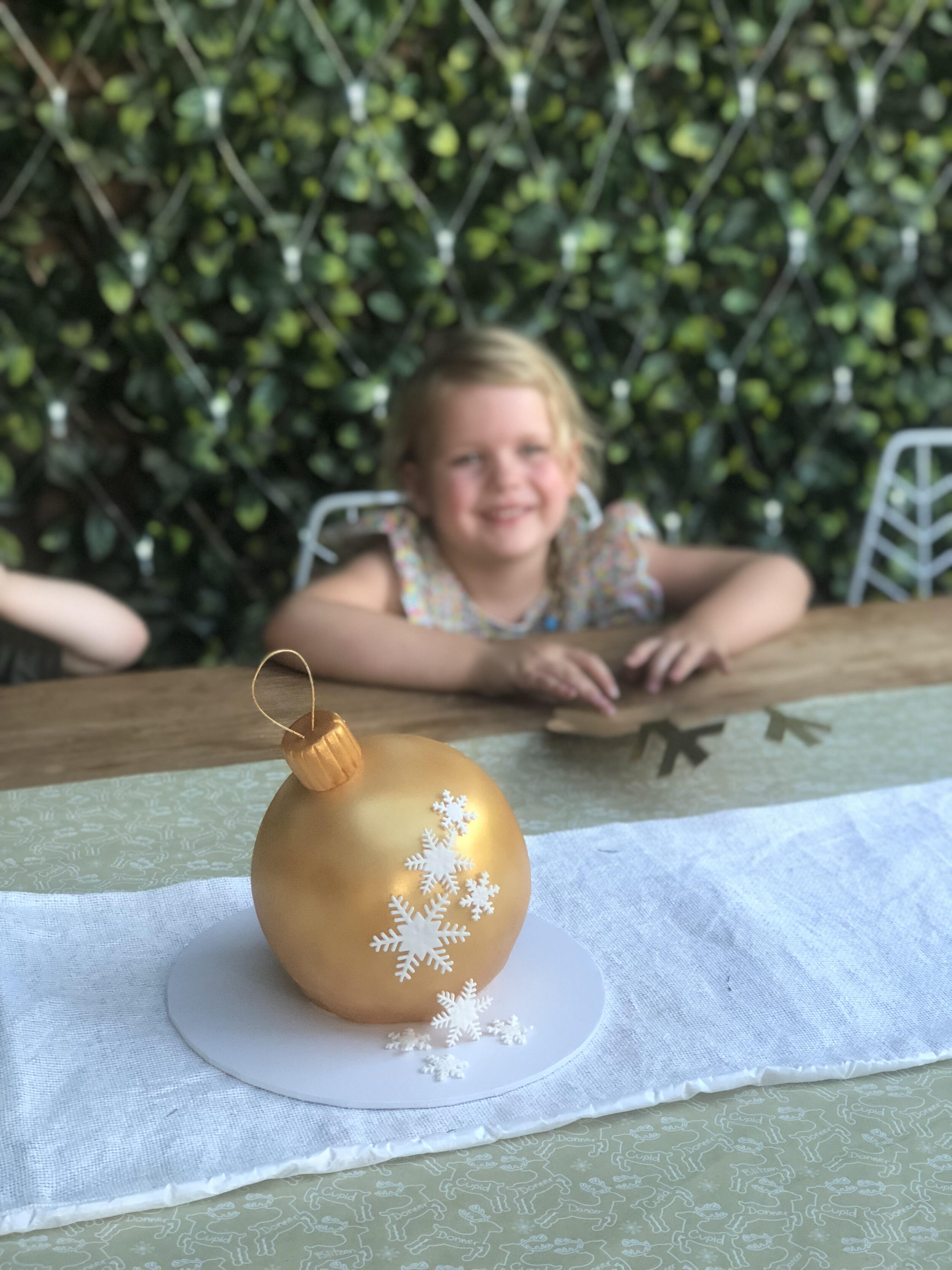 Christmas Bauble Cake.jpg