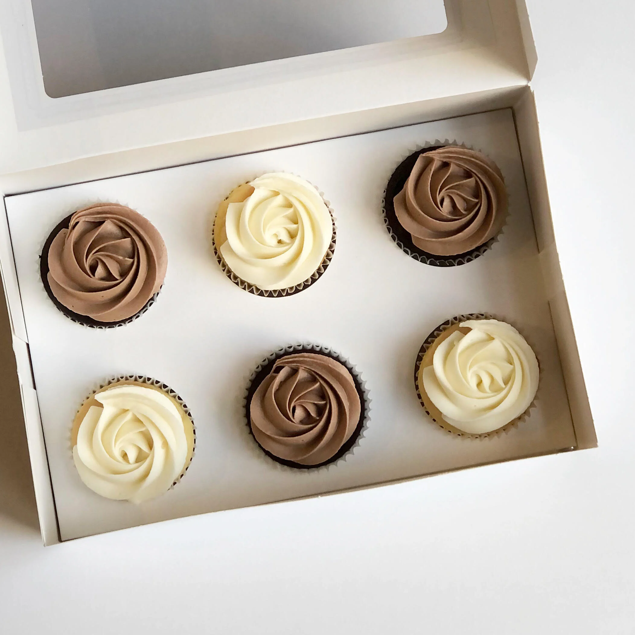 Top_Deck_Rosette_Cupcakes.jpg