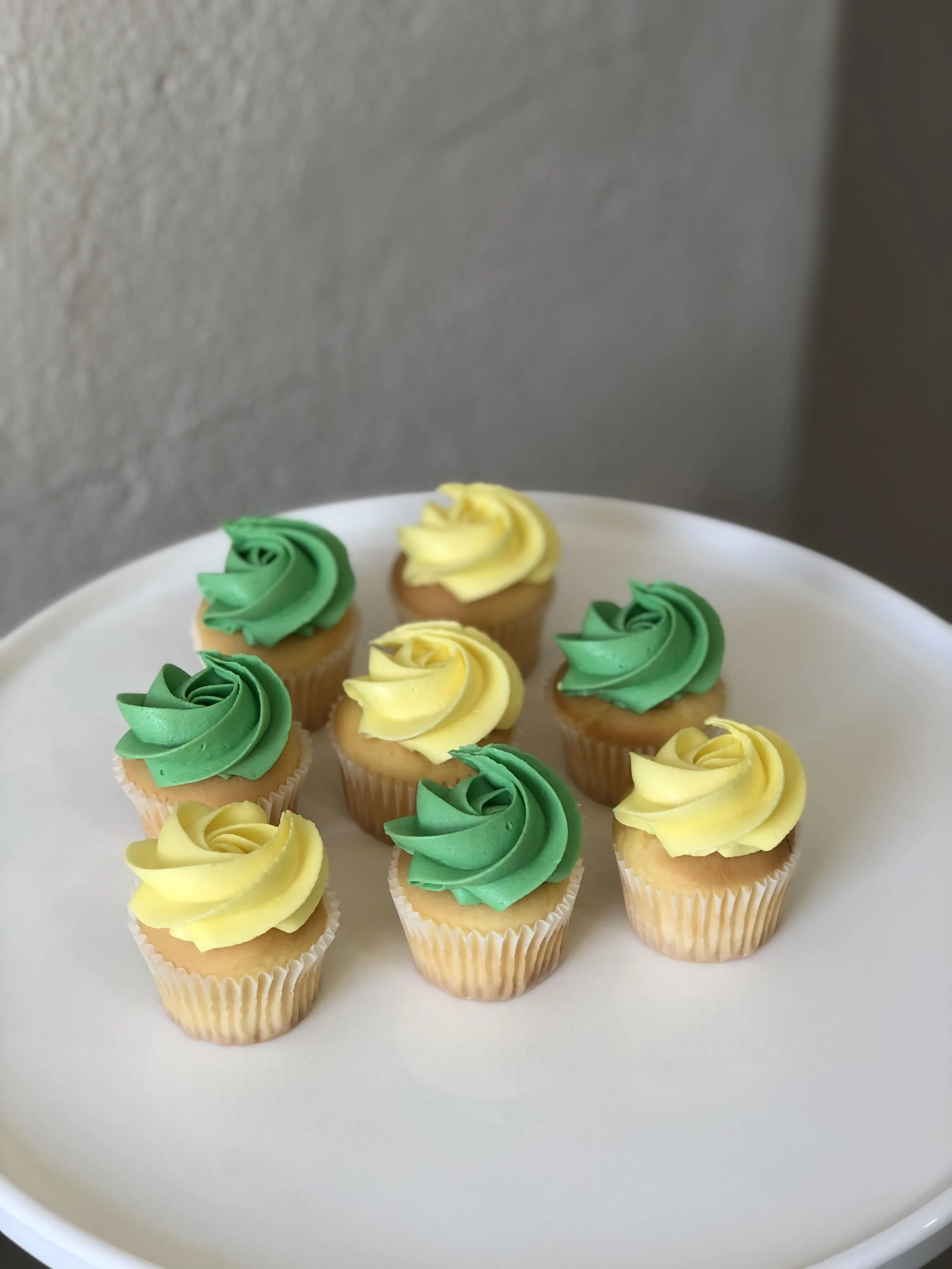 Butter-Cream-Rosette-Cupcakes-In-Green-And-Gold.jpg