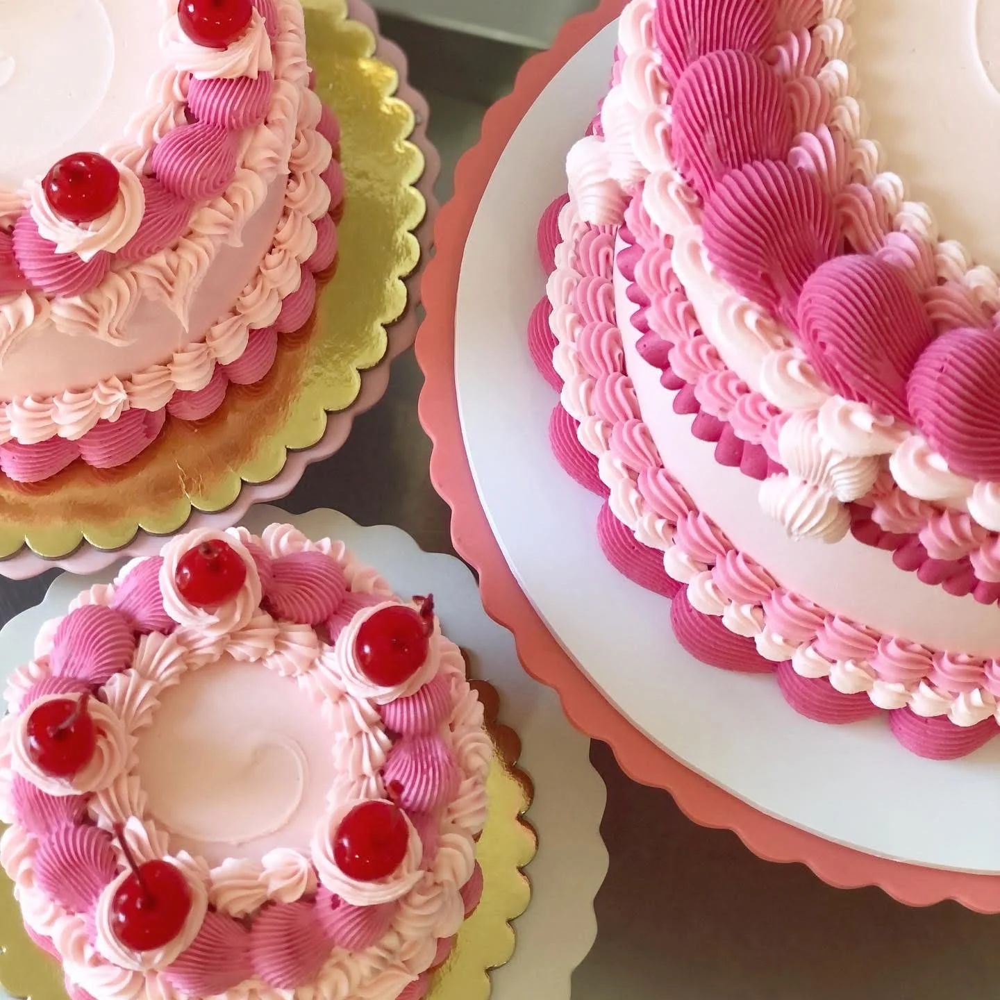Marie-Antoinette-Lambeth-Cakes.jpg