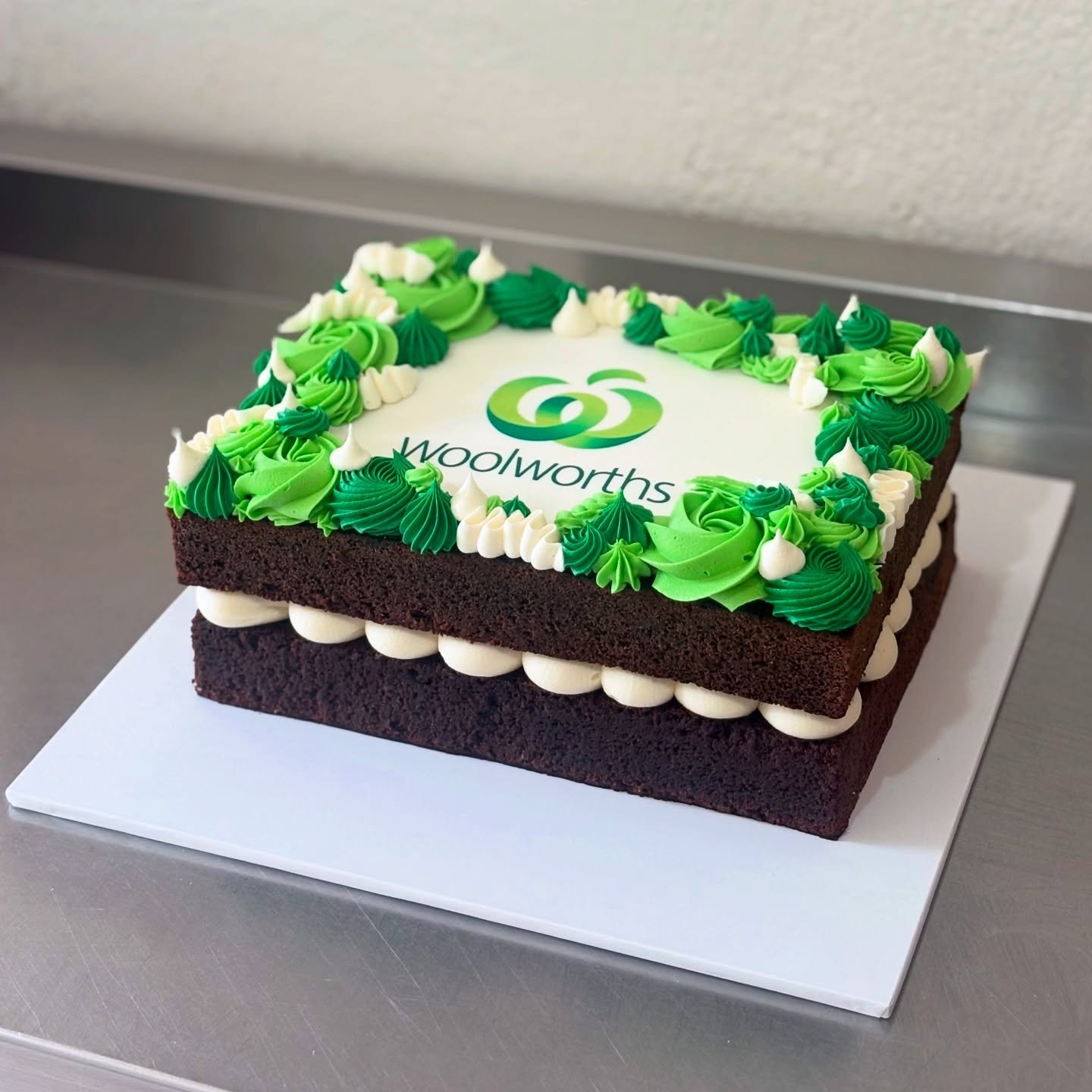 EOFY is here and if you are looking for a way to treat your team, we are here to help! Find our corporate themed menu full of clever ways to communicate your message, thank or celebrate your team online via the Kitchen Menu section of our website. 🎂