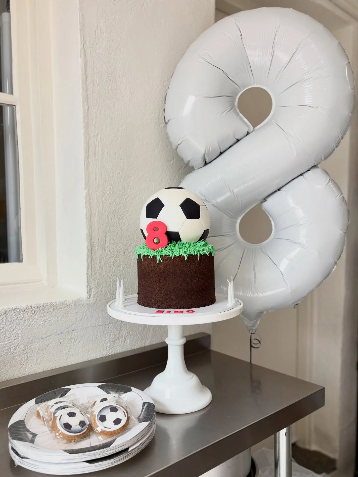 Right back in the beginning when we sold our cafe in South Melbourne we dreamt of a shop that meant our customers would only have to stop just the once on party day. ✨🎈🎉🎂