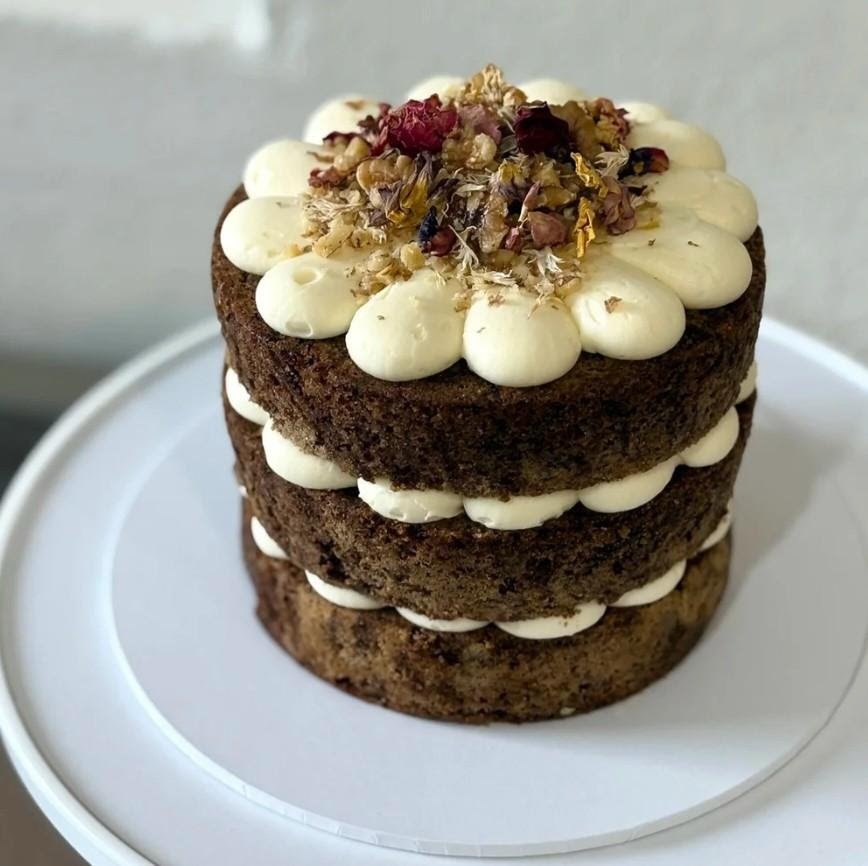 Let us introduce our Easter indulgence - The Burnt Butter Carrot Cake. 🥕
 
Three beautiful layers of carrot cake, generously filled and topped with delicious cream cheese icing and then finished with a delicate sprinkle of texture and dried florals.