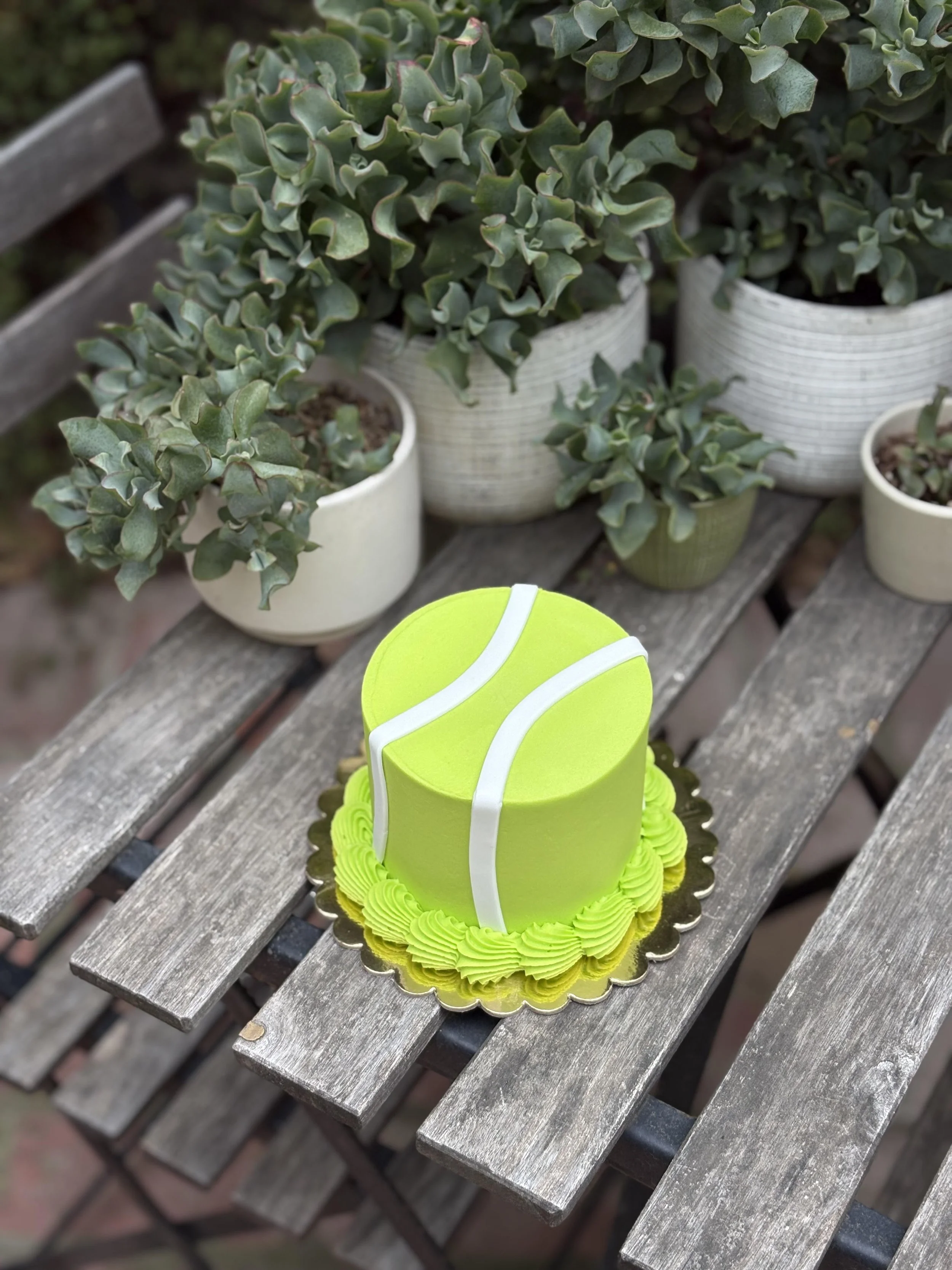 Round-Tennis-Ball-Buttercream-Cake-2.jpg