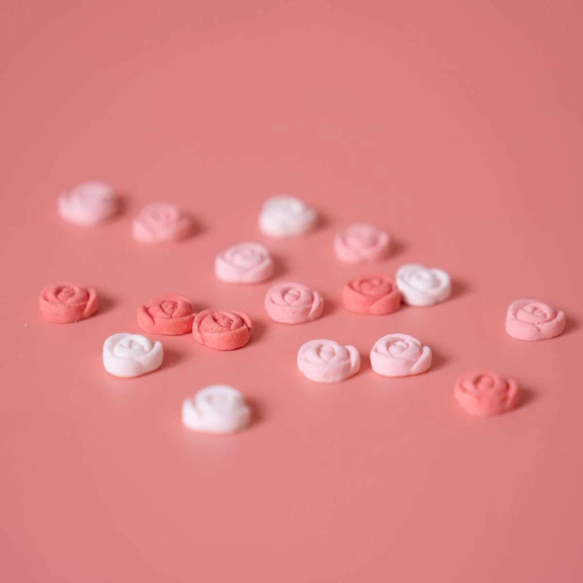 Mini-Rose-Icing-Decorations-2.jpg