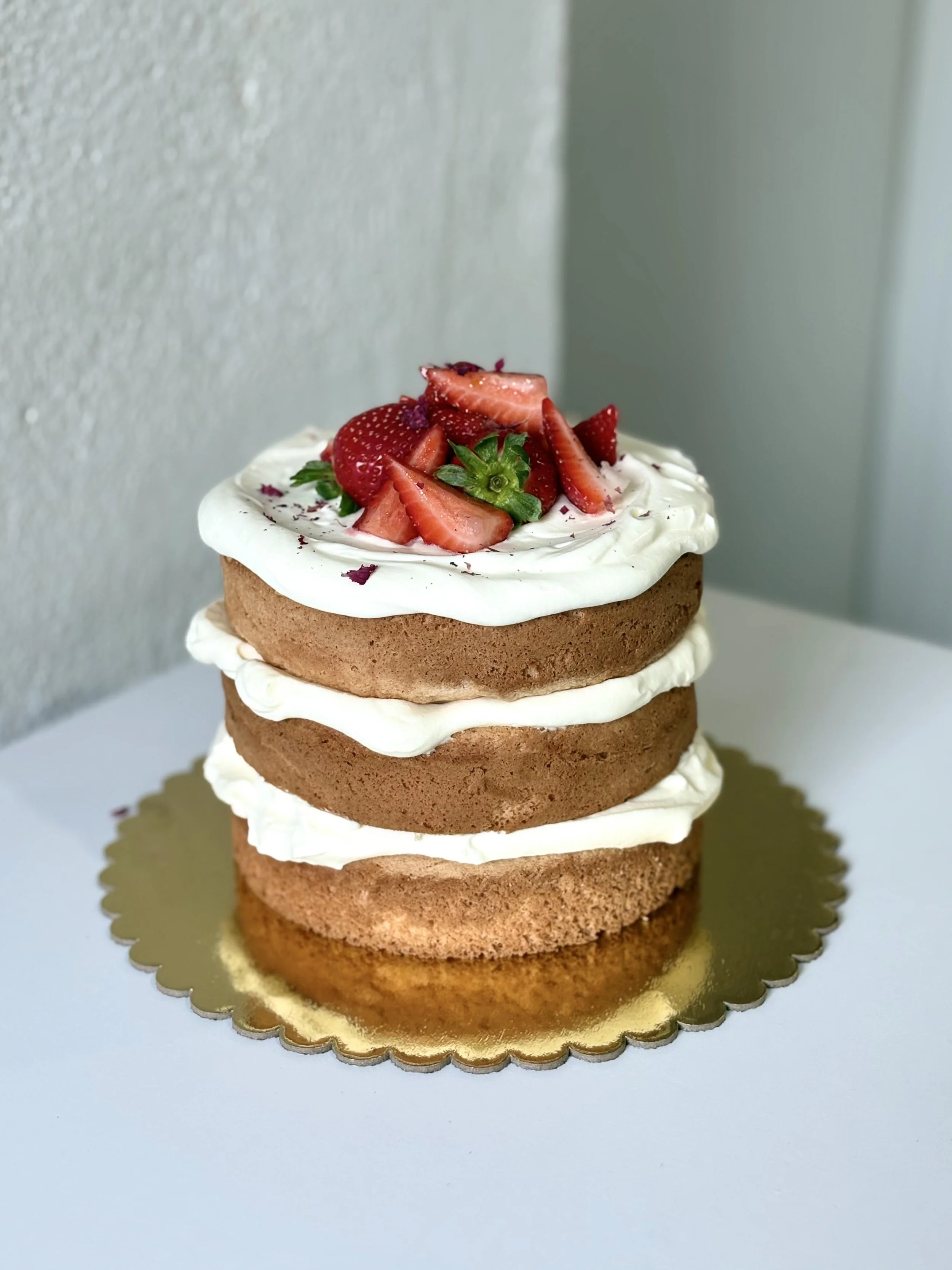 Strawberries-And-Cream-Australian-Sponge-Cake.jpg