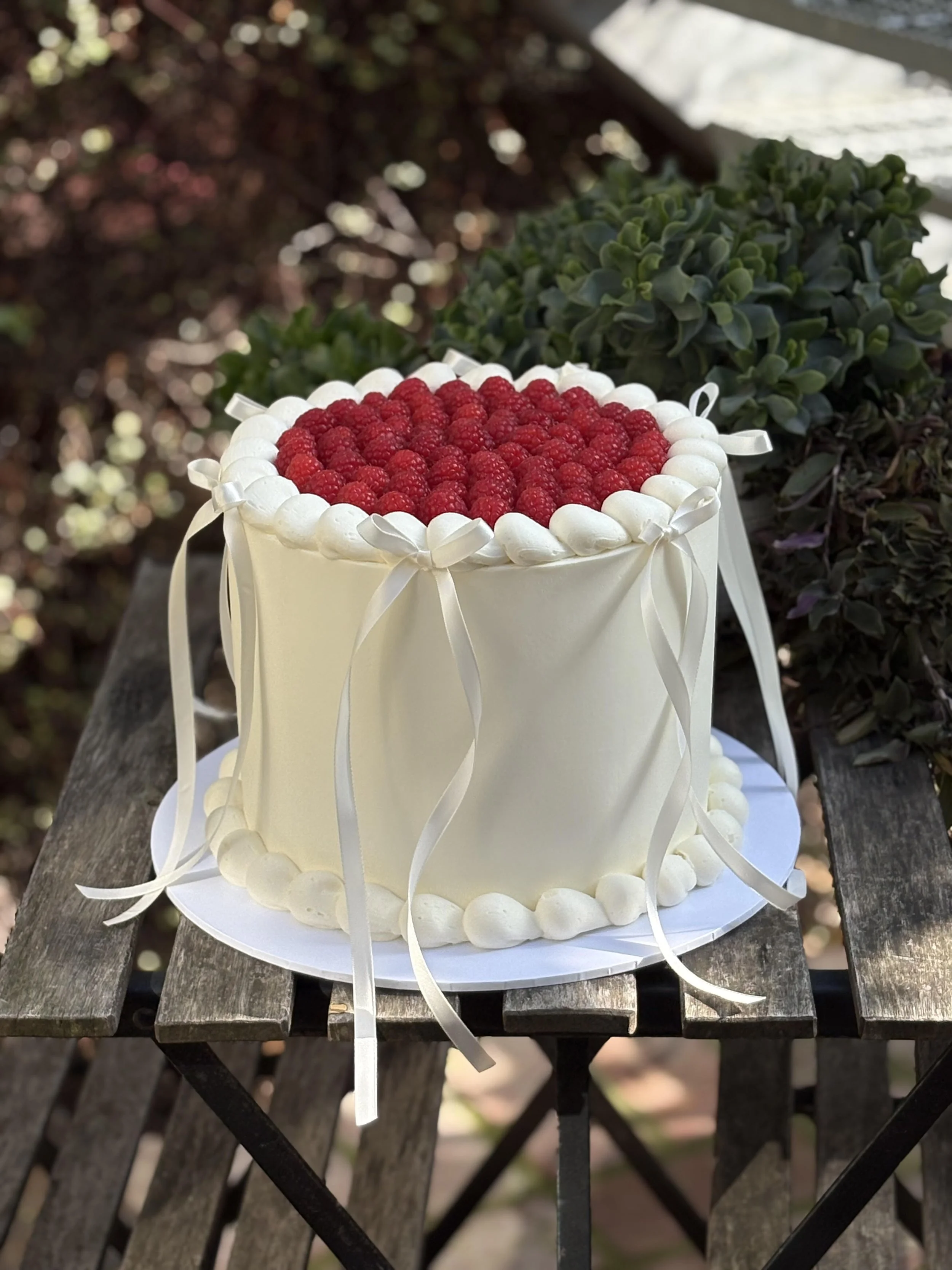 Tall-Round-Fresh-Raspberry-Cake.jpg