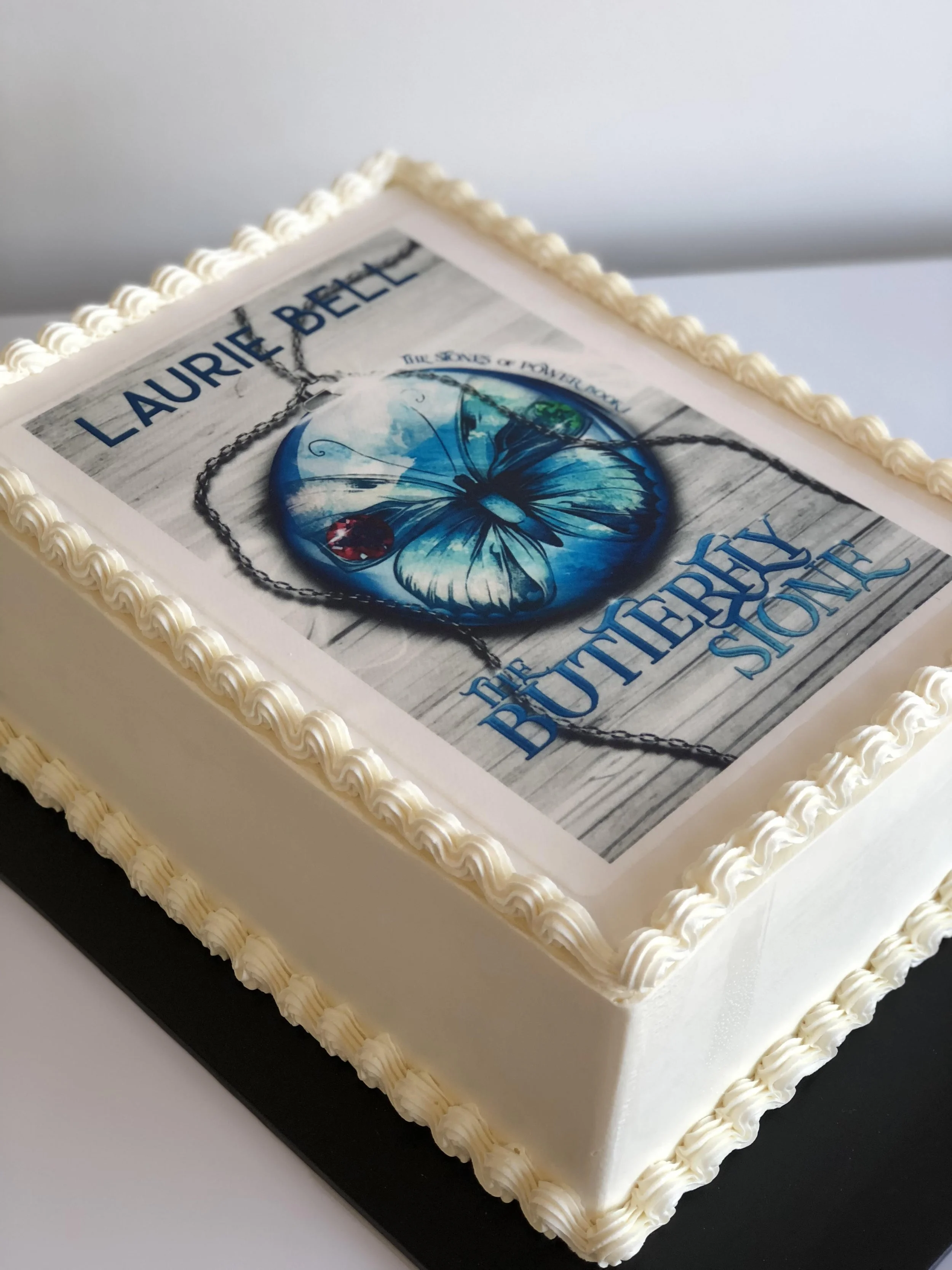 Edible Image Rectangle Laurie Bell Novel Cake.jpg