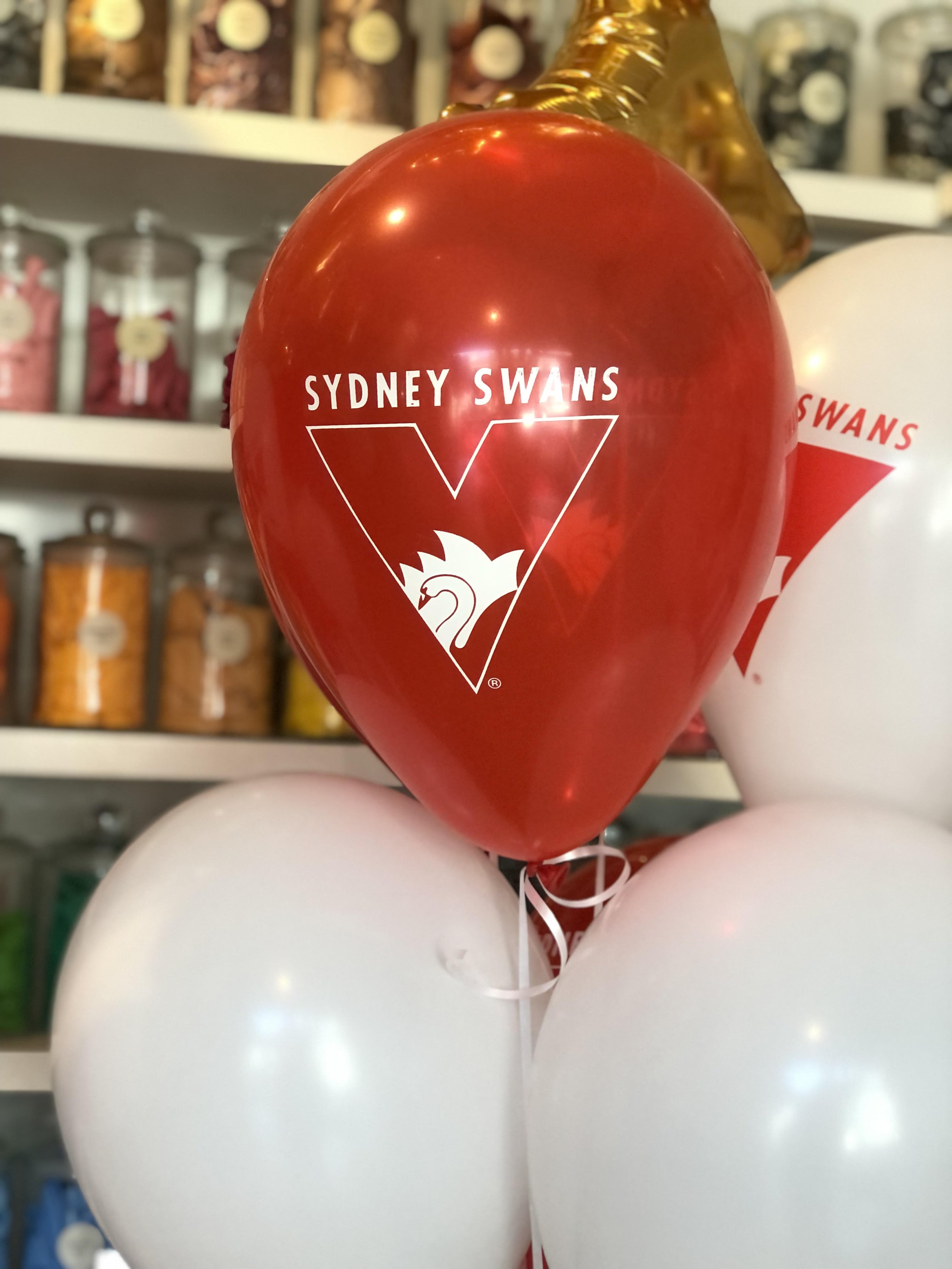 Sydney-Swans-Balloon-Arrangement.jpg