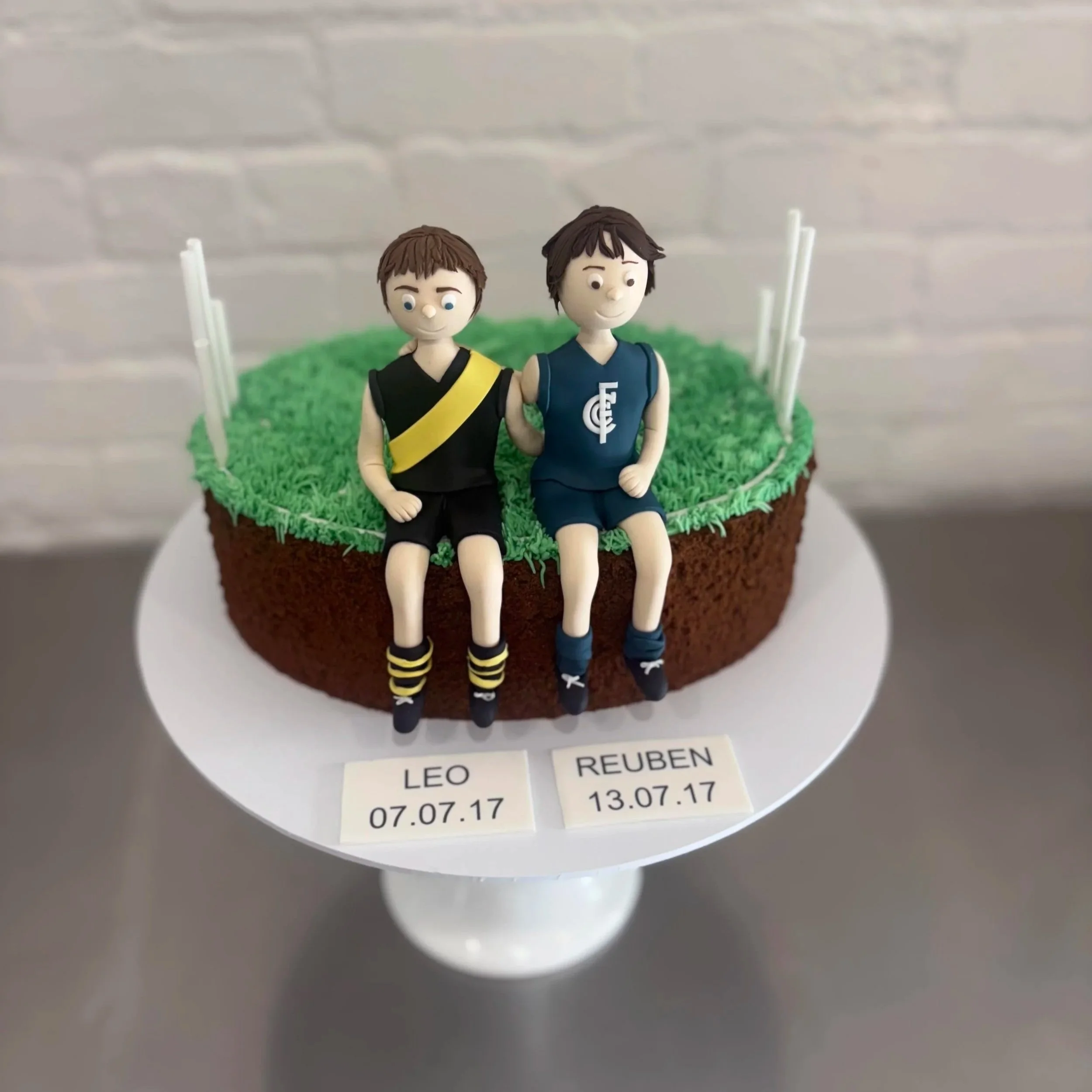 AFL Footy Oval Cake with 2 Figurines