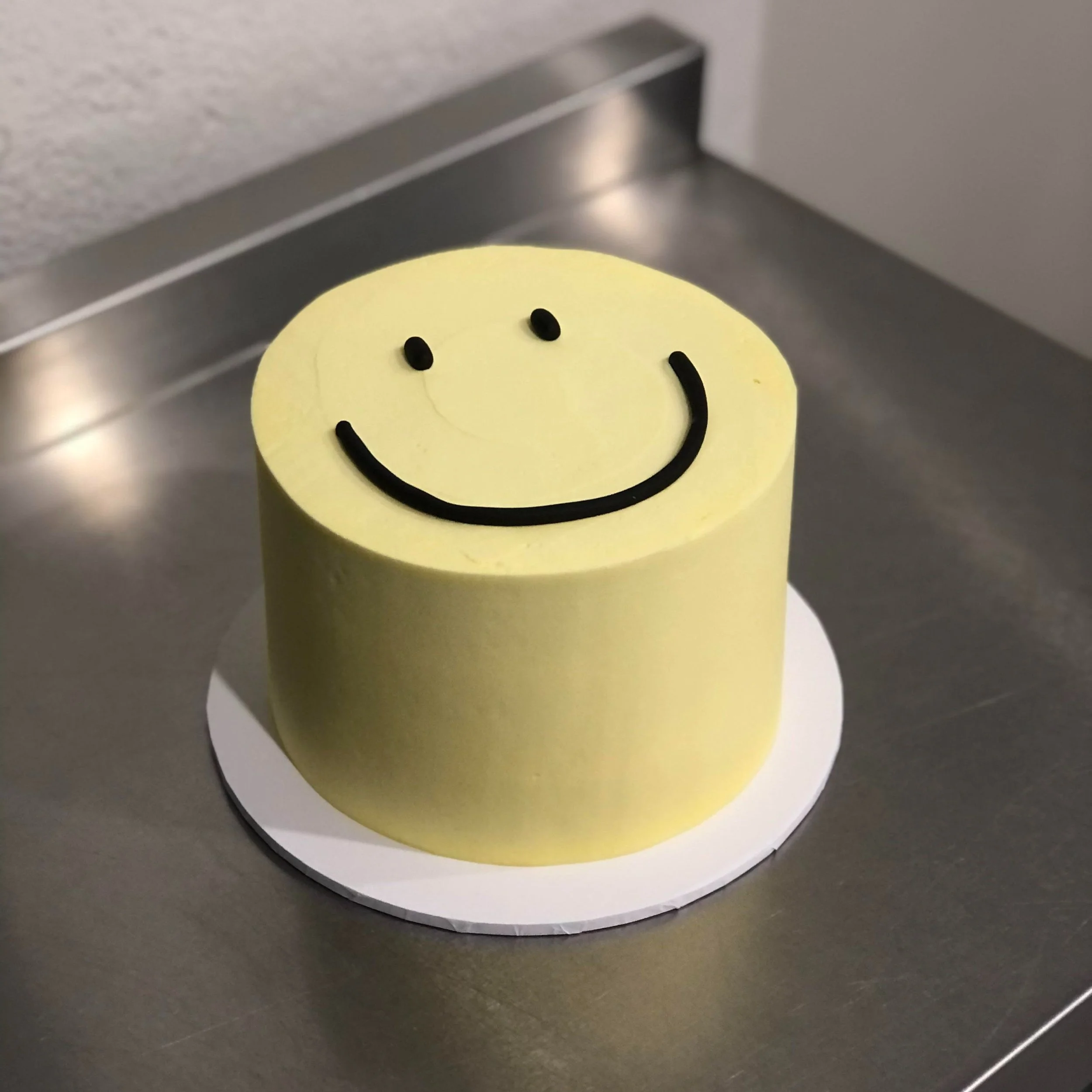 Smiley-Face-Cake.jpg
