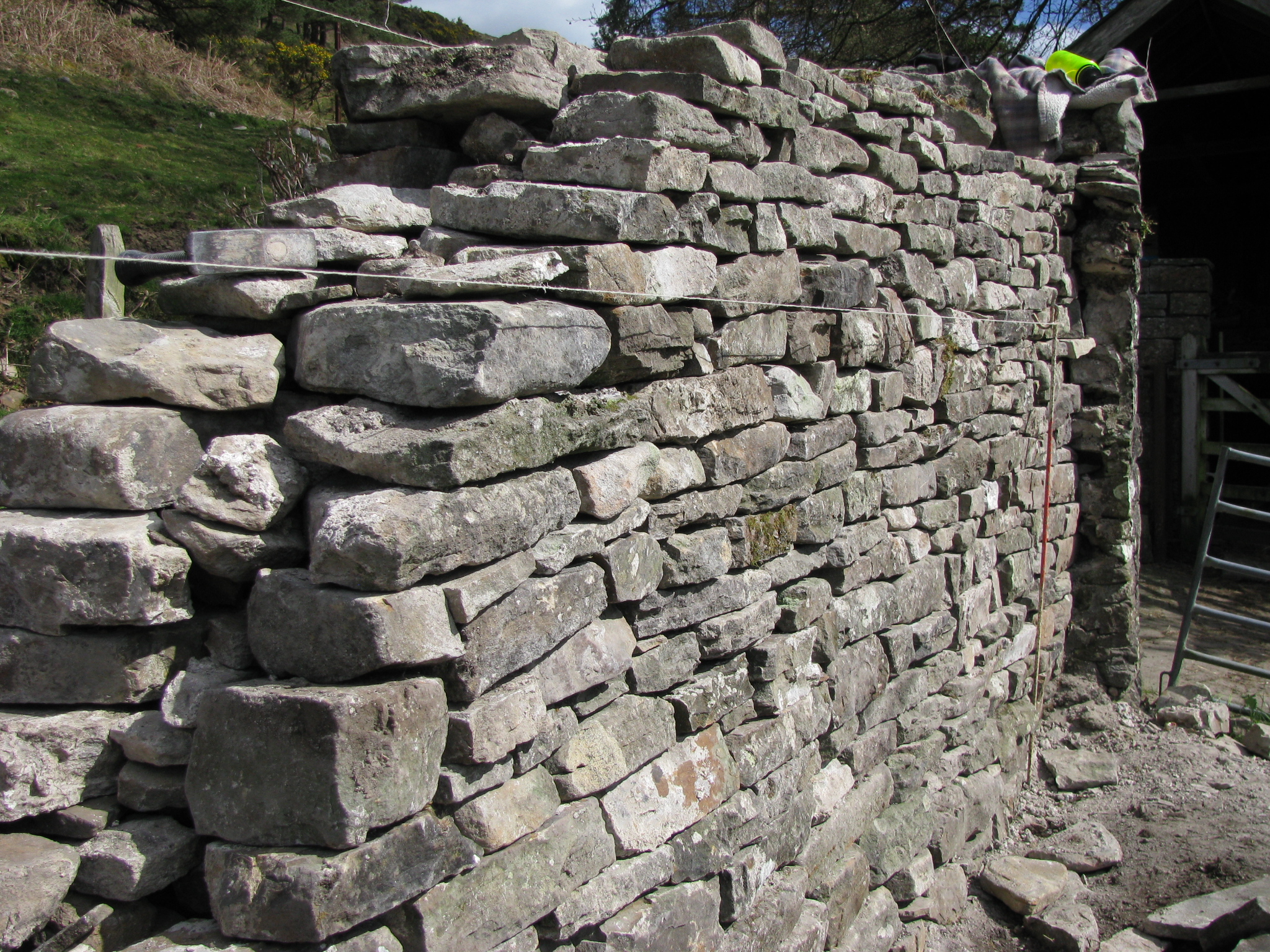 Estate wall reconstruction