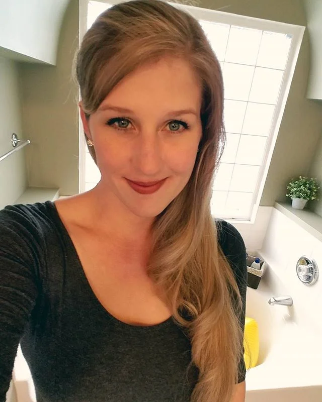 I'm leaving the house today and actually put on makeup, so naturally I needed to document it. #rareoccasion #dontmindtheduckybathtub