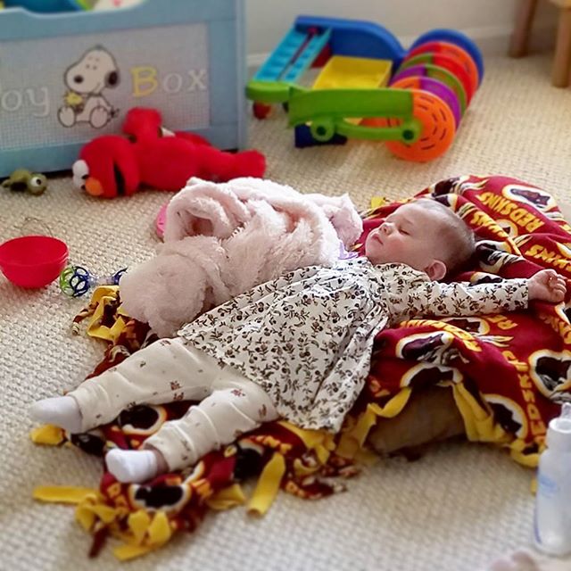 The first time she has fallen asleep/stayed anywhere other than in someone's arms. 😂 Maybe she heard me saying she isn't a baby anymore. My arms were so free for activities!
#yeahshesspoiled #sweetfreedom #nowforthecrib
