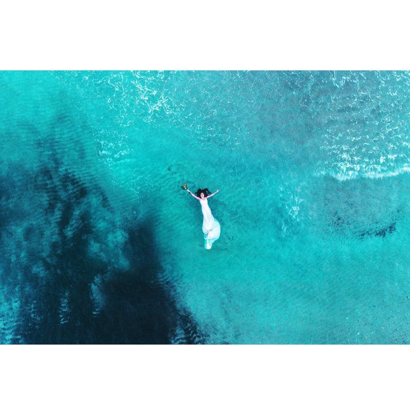 Just a small reminder for everyone: Summer is still here!! And what a bride ❤️#photoexpertsmagic