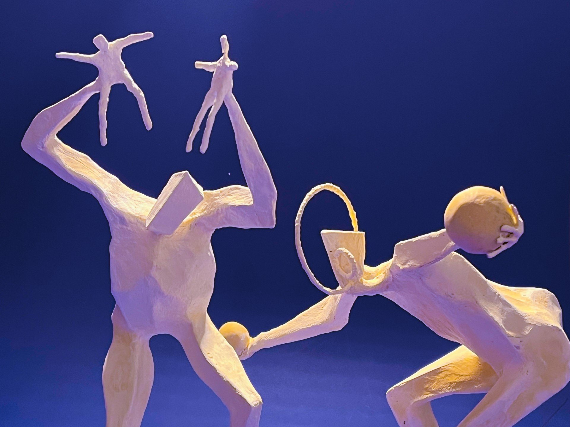 Intuitive art - creativity beyond logic