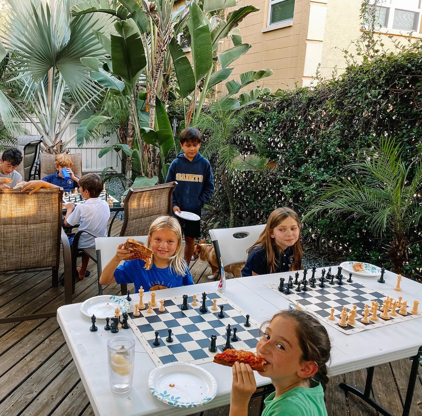 Nothing beats chess and pizza! 🍕But our Board One Chess Clubs are a close 2nd 😉 September clubs start now, link in bio to register! ♟
🔘
🔘
🔘
#chess #tampachess #chesseducation #chesskids #kidschess #chesskid #chesslover #chessmaster #chessnotchec