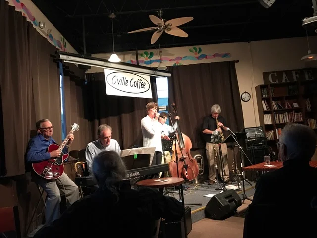 Chanteuse Paulien sang a few songs with Gerard on the keys, Bob Bowen on bass, and Richard Adams on soprano.
