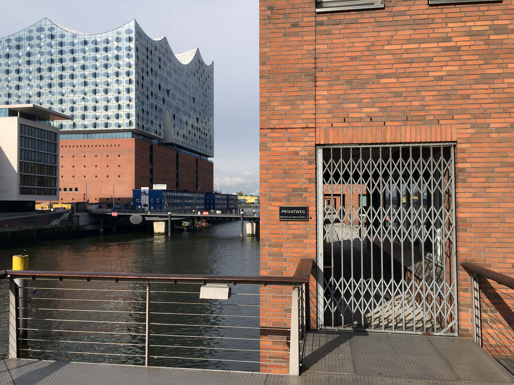 Herzog & deMeuron’s Elbphilharmonie, built over an existing warehouse building is the new centerpiece of the Sandtorhafen docks.