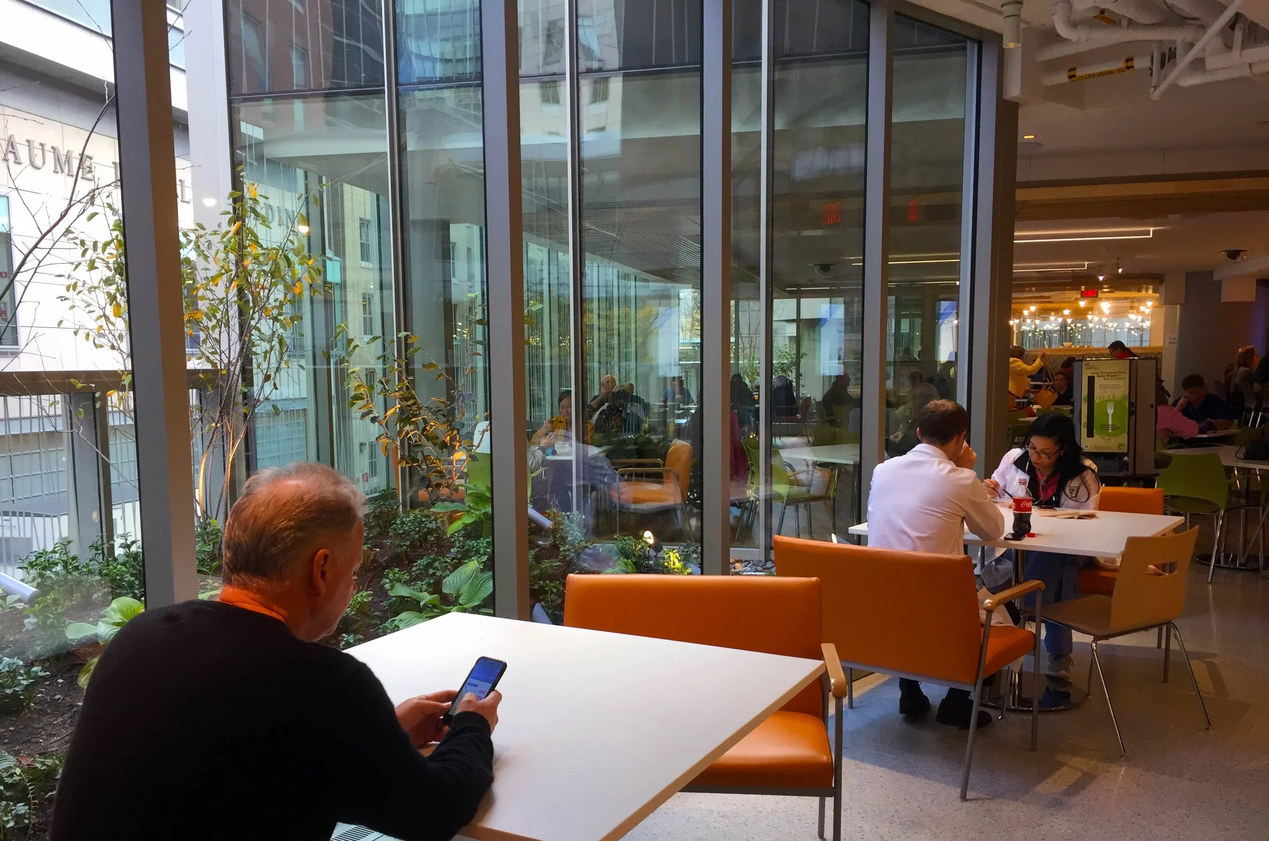 KlopferMartinDesignGroup_BWHGardenCafe2_News.jpg