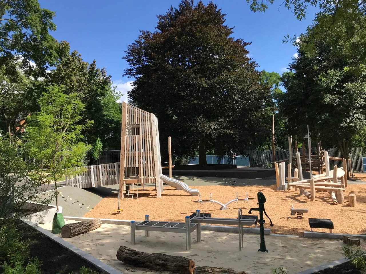 Hoyt-Sullivan-Playground-Somerville-construction-KMDG-4156.jpg