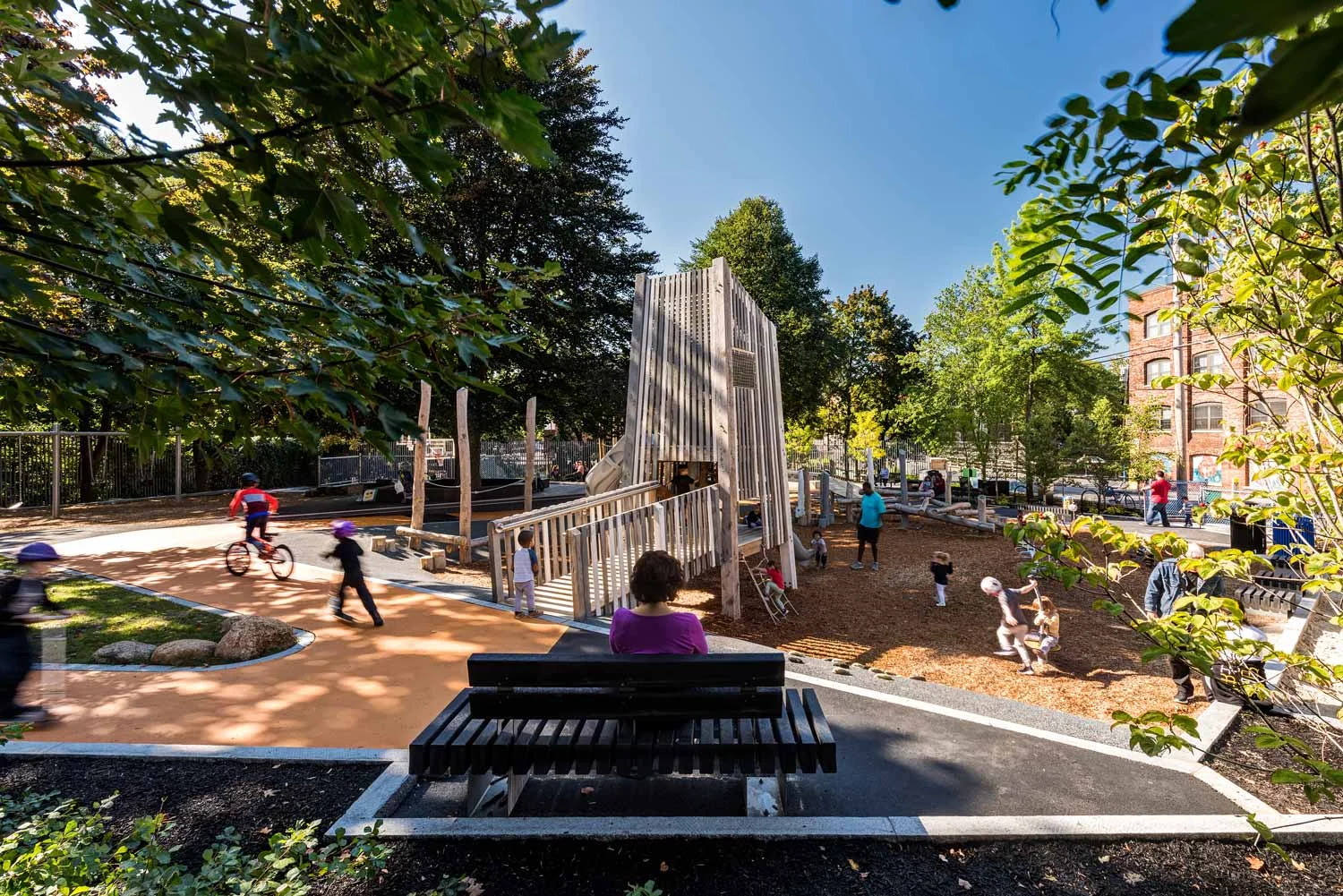Hoyt-Sullivan-Park_adventure-path_wood-climber_recycled-bench_Klopfer-Martin.jpg