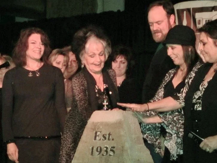 Rosanne, Joanne, John Carter, Cindy, Tara at Johnny's 80th birthday in Dyess