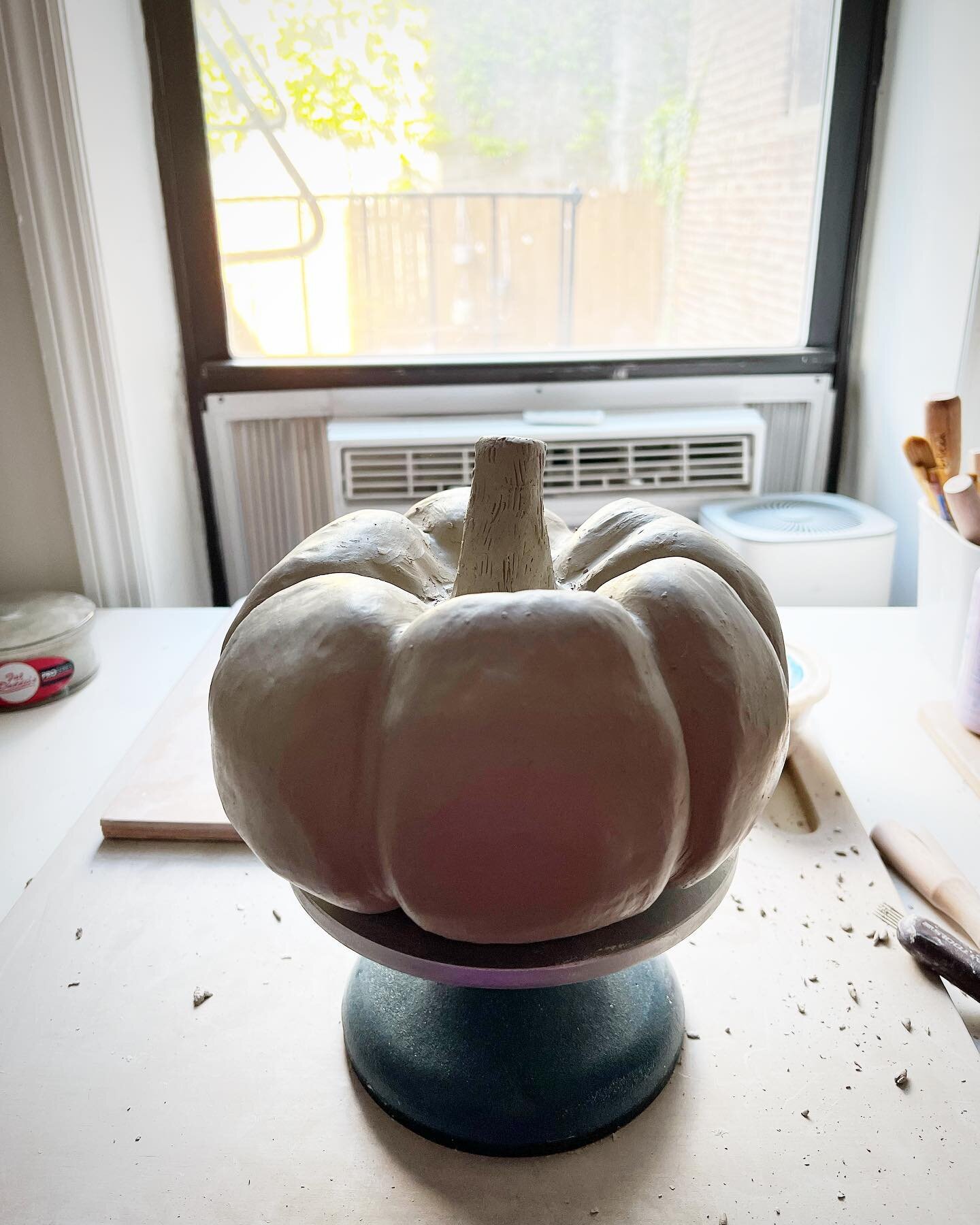 I thiiiiiinkkkk I may start adding pumpkins to my regular making repertoire? Feels v on brand for me. 🤨

This gal will be bisqued and brought to Connecticut in June for a Raku firing. 

#ceramicsculpture #ceramicpumpkin #claysculpture #brooklynartis