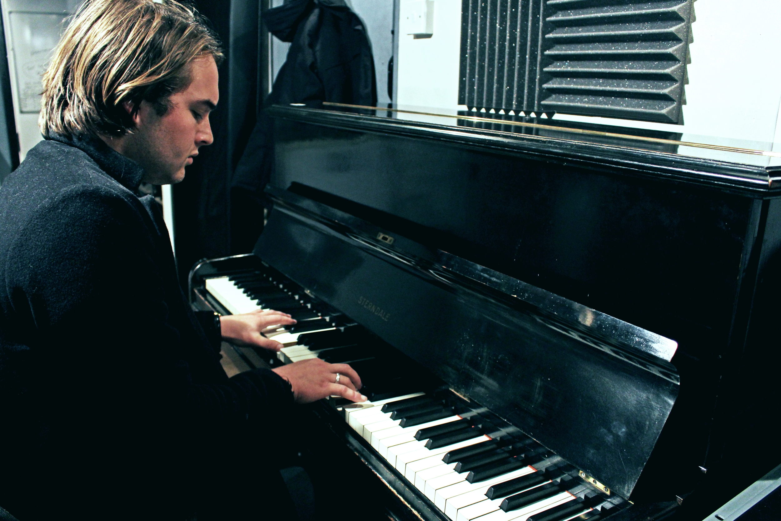 Tom Piano 1.jpg