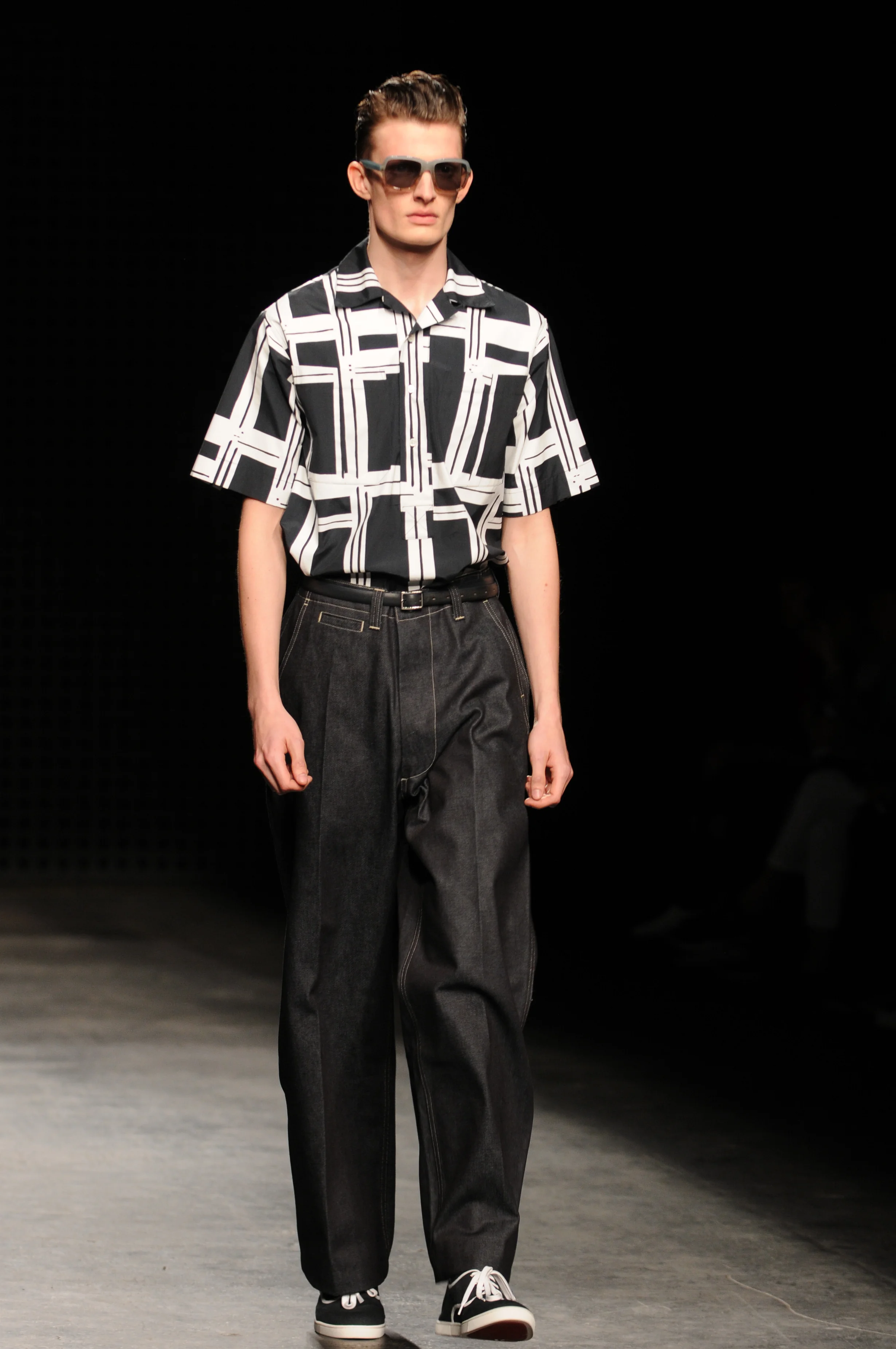 The model wears E Tautz's SS16 collection on the LCMSS16 runway,