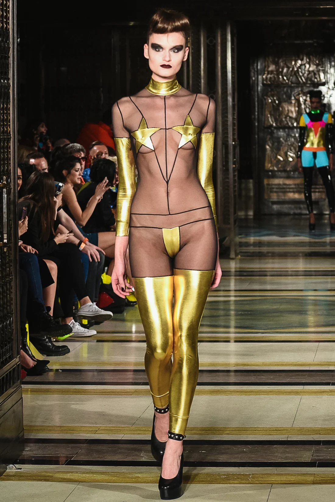 LFW_0049_RUBYLDN_Pam-Hogg,_LFWAW16_09.jpg