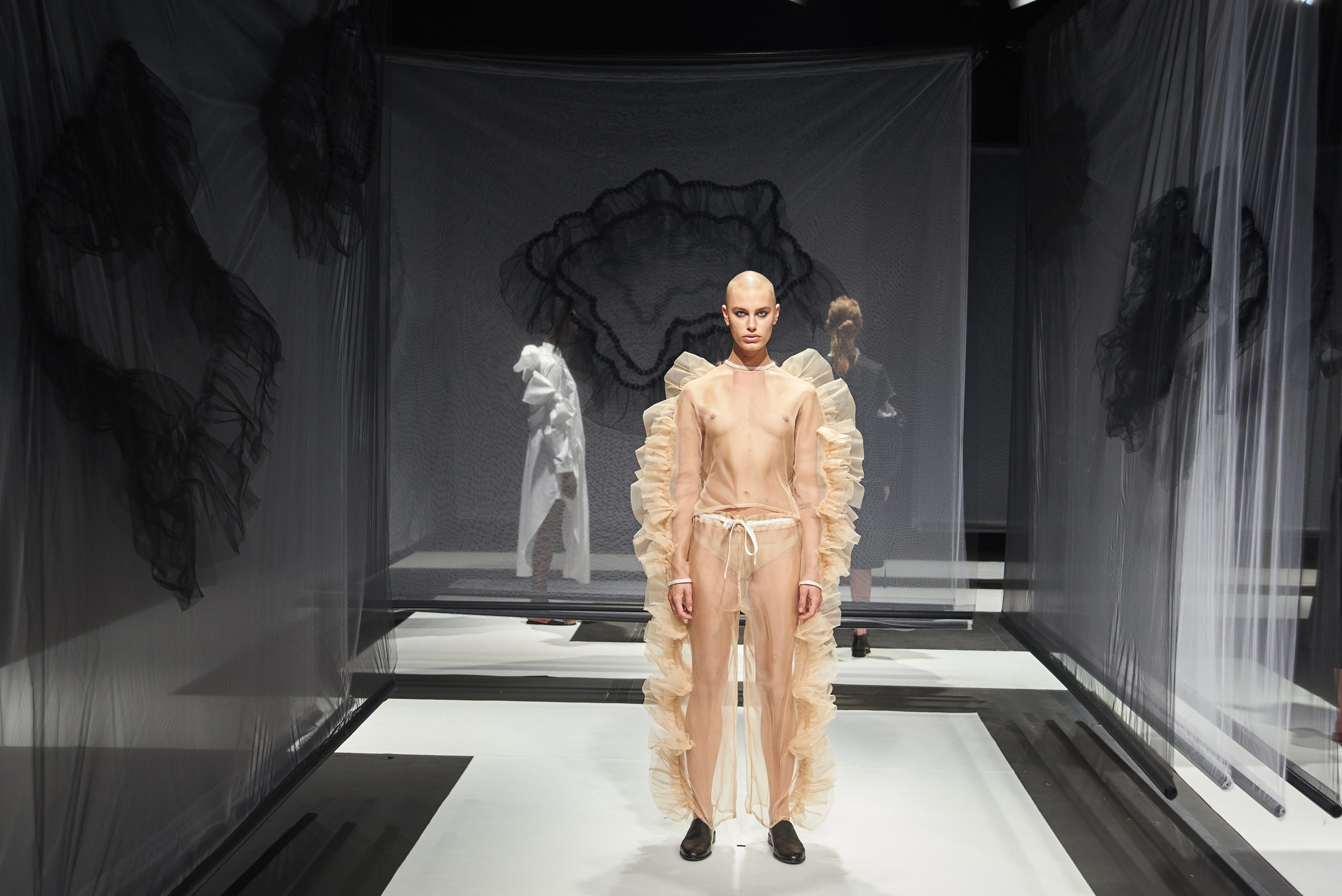 LFW_3970_Roberts-Wood_SS17_RUBYLDN2016-(6)_.jpg