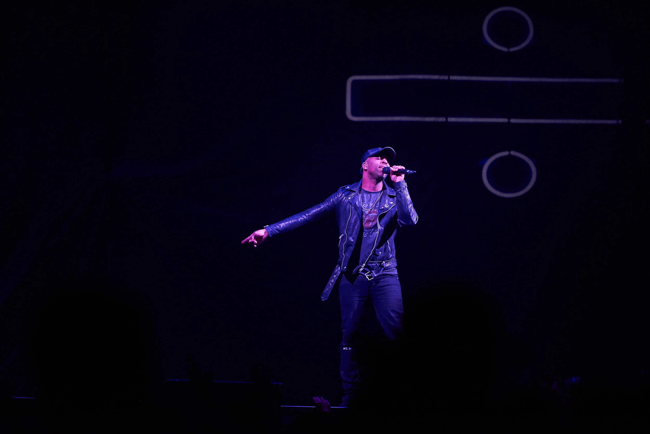 JON_8881_Drake_Boy-World-Tour_02-Arena-London.jpg