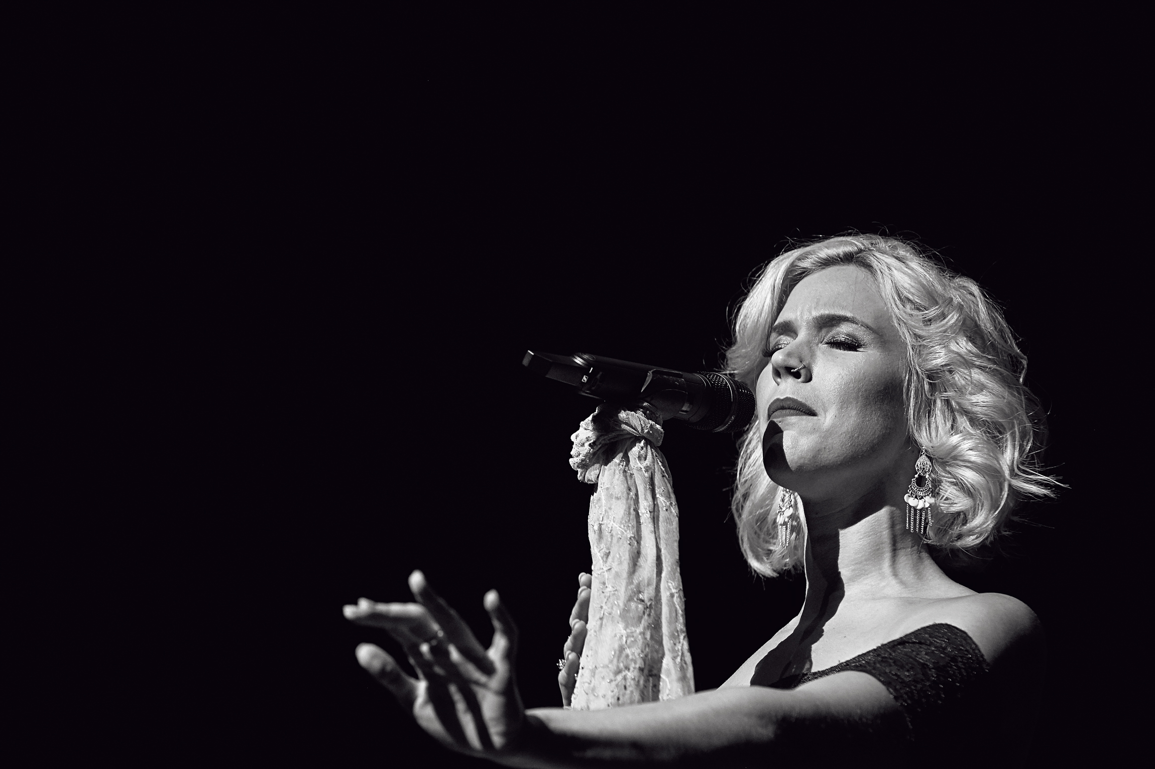 JOS_6413_Joss-Stone-at--performs-at-the-Royal-Festiaval-Hall-2017_Karyn-Louise.jpg