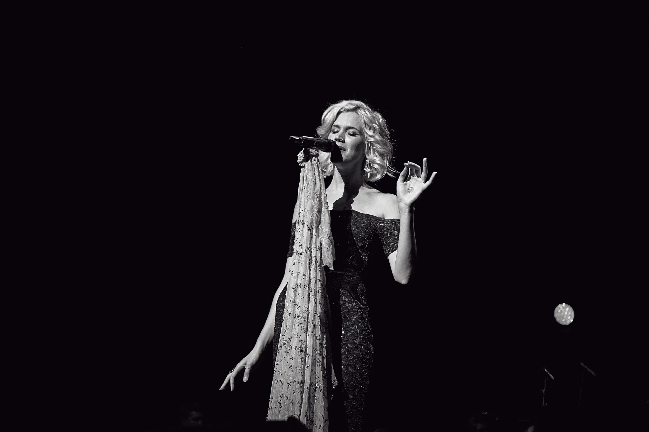 JOS_6443_Joss-Stone-at--performs-at-the-Royal-Festiaval-Hall-2017_Karyn-Louise.jpg