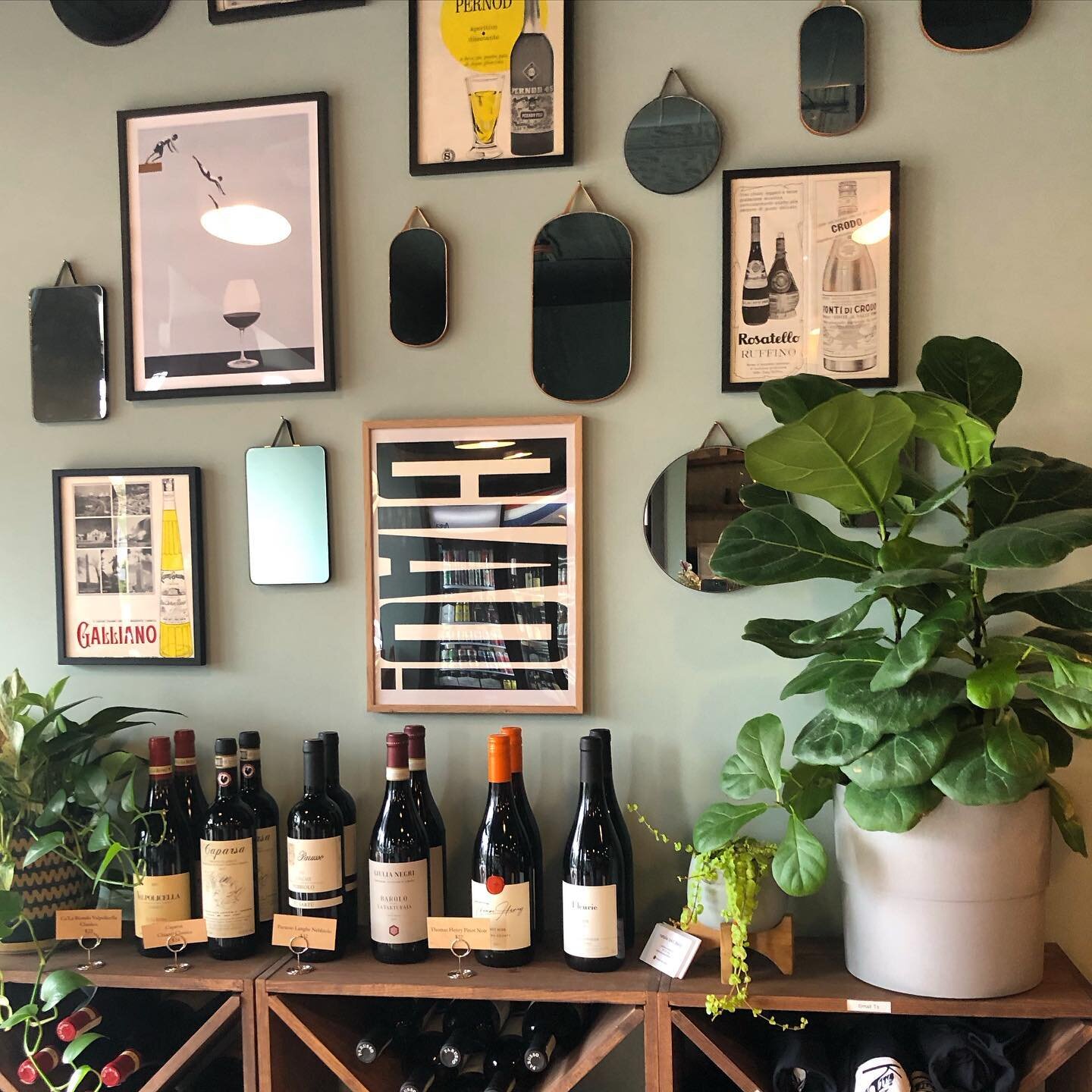 ART + decor + WINE + plants ✅☑️✅☑️

@koma_cafe
Designed by 🙋🏻&zwj;♀️ @natalietokic_design 

#wine #hospitalitydesign #interiordesign #cafe #cafedesign #takomapark #decor #interiordecoration #natalietokicdesign #dmvdesigner #takomaparkmd #decoration