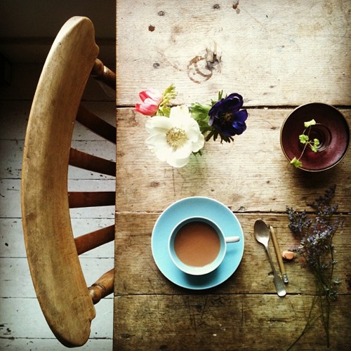 tea &amp; flowers.
…
lately i’ve been taken by the way 5ftinf has captured moments with tea &amp; flowers.  it’s quite nice to see how some folks have been using instagram as a way to launch cohesive &amp; thoughtful series of phot…