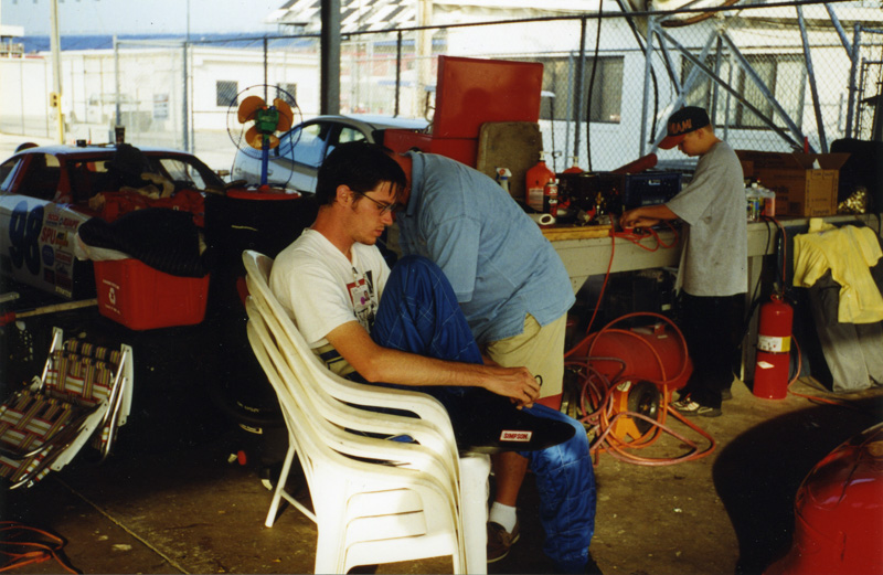 1999-08-GT1@Daytona-SuitingUp.jpg