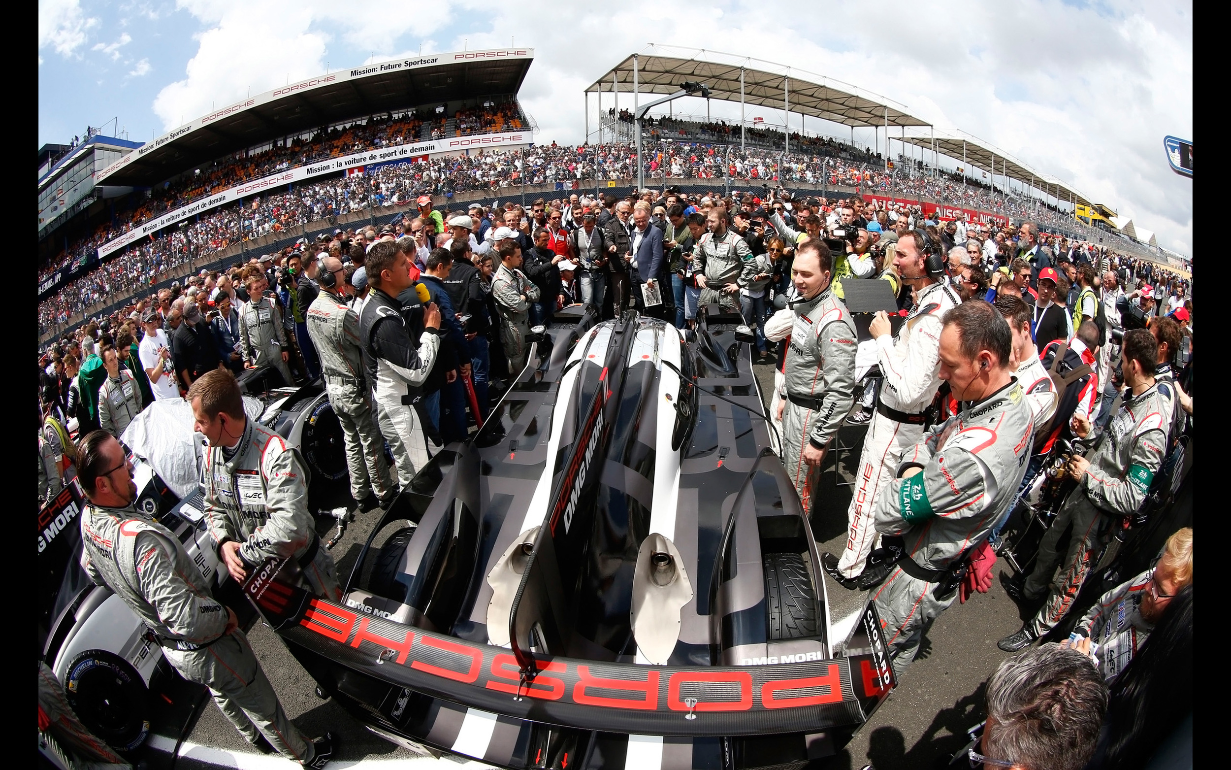 2016-Porsche-919-Hybrid-Le-Mans-Victory-Static-11-2560x1600.jpg